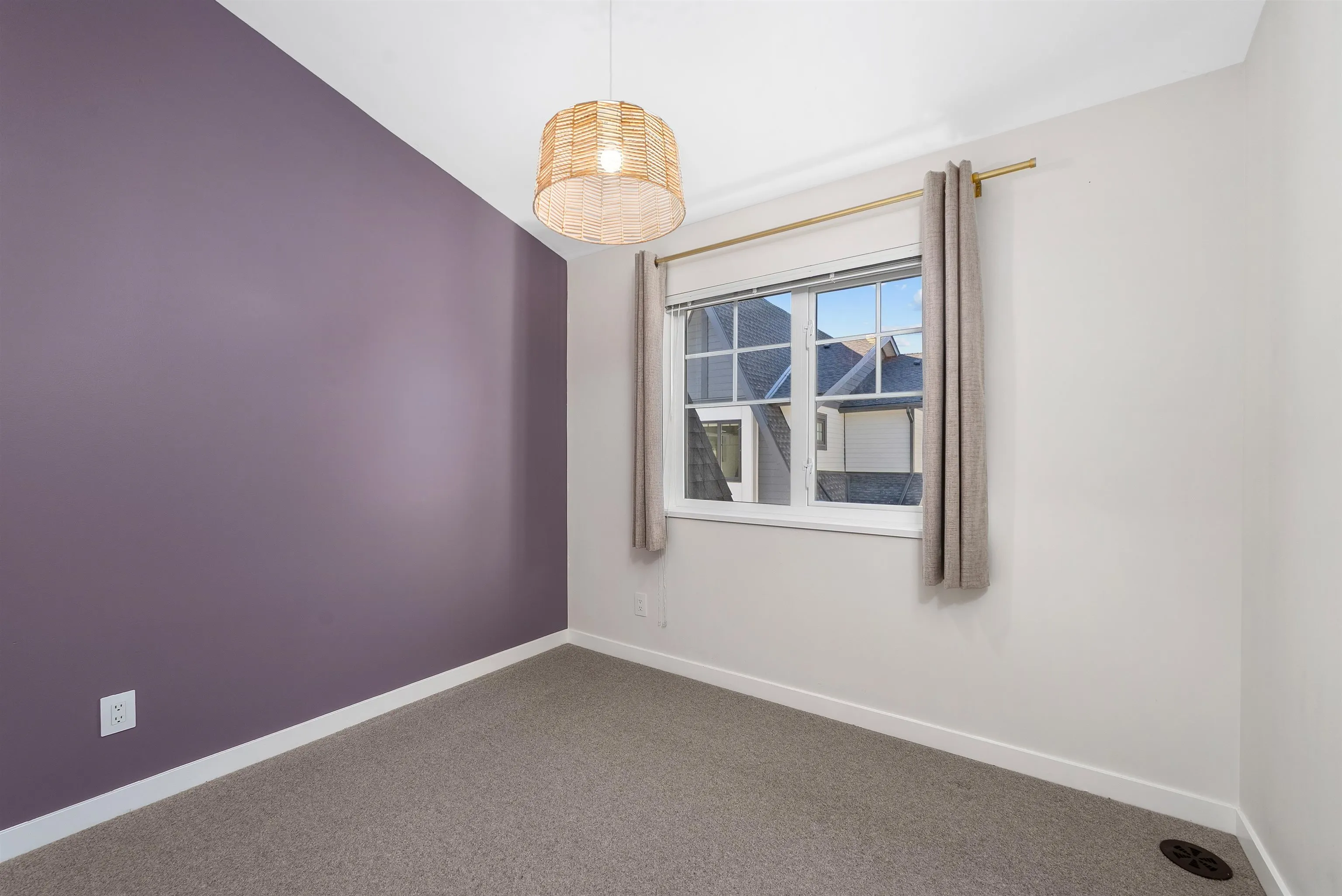 87 19451 Sutton Avenue