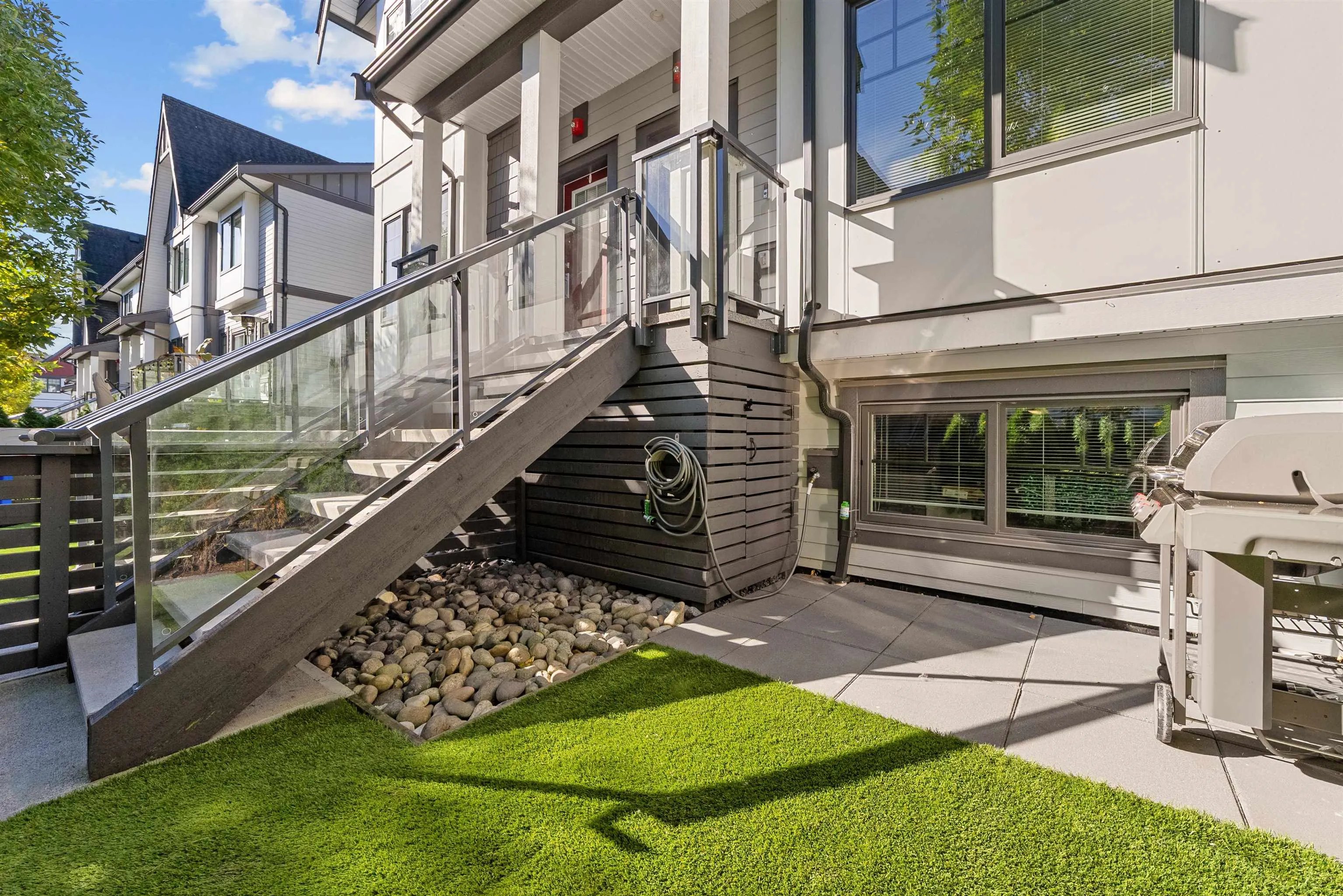 87 19451 Sutton Avenue