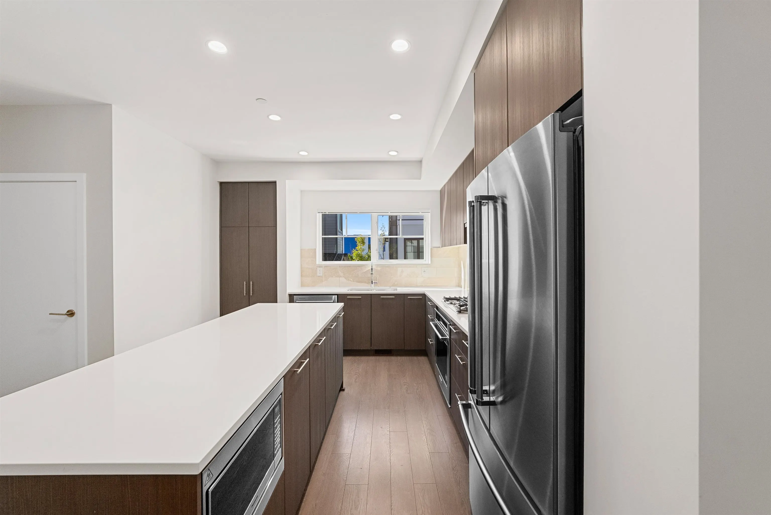 87 19451 Sutton Avenue