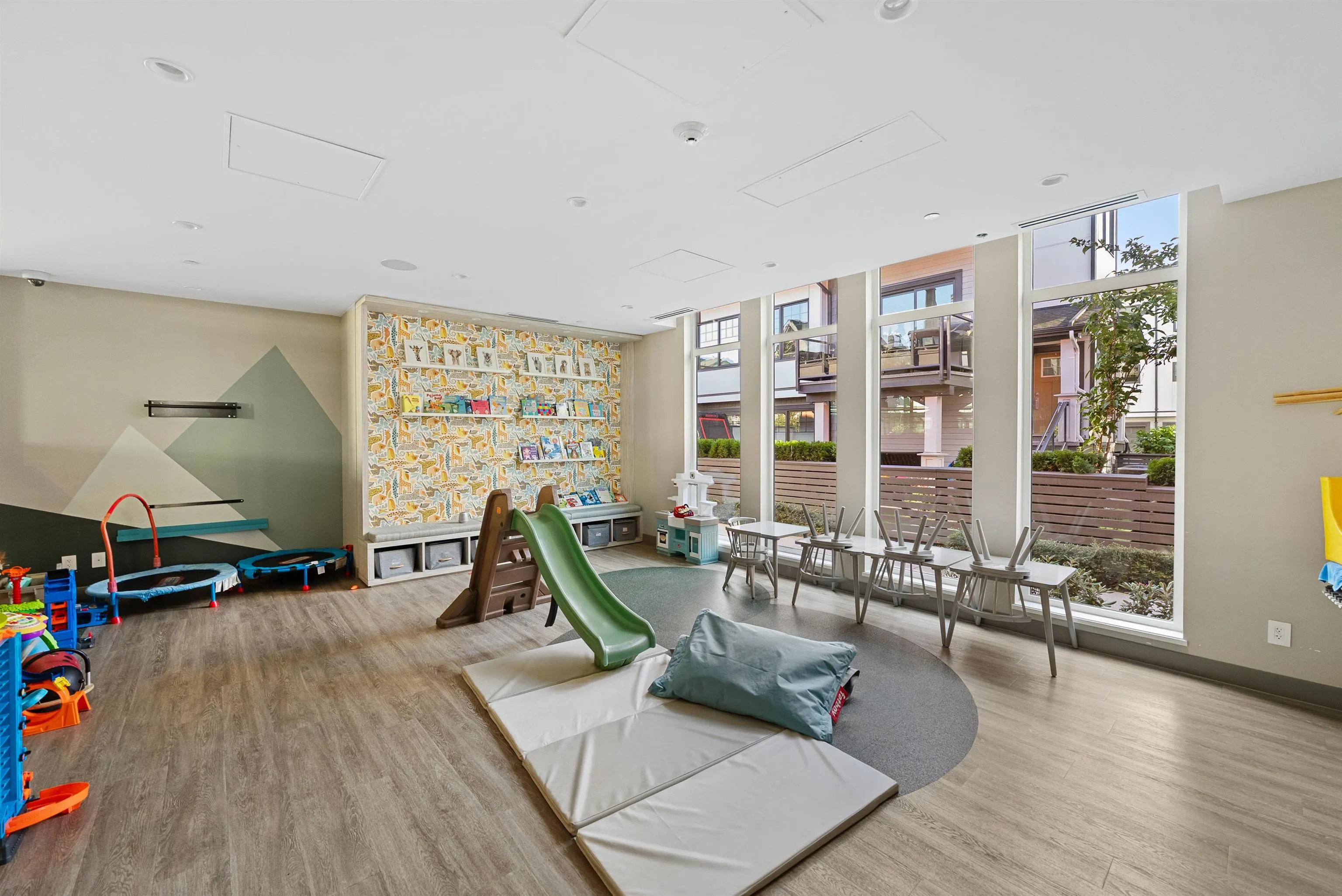 87 19451 Sutton Avenue