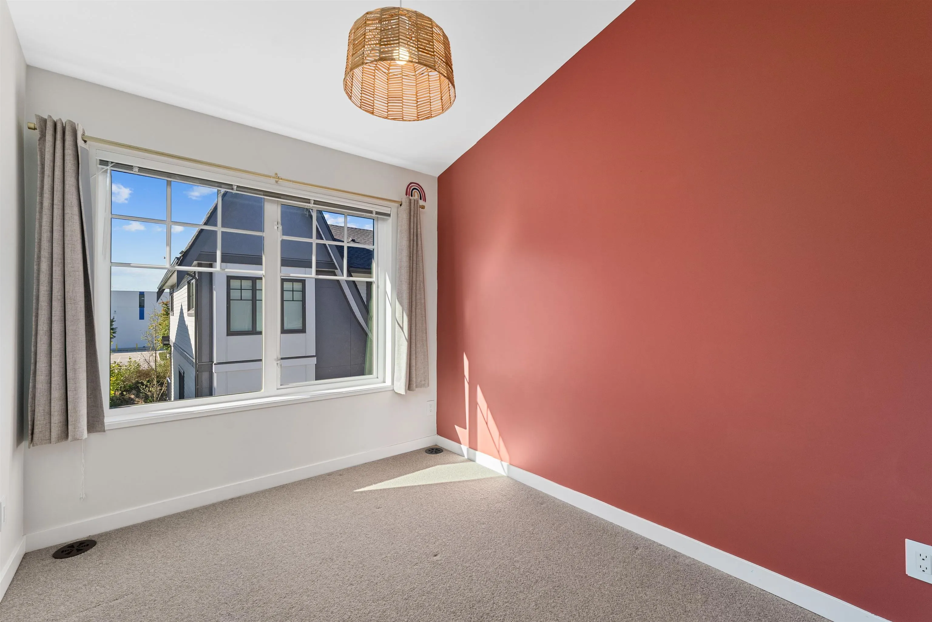 87 19451 Sutton Avenue