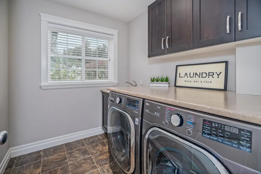 35588 Angus Crescent