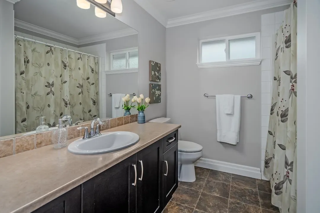 35588 Angus Crescent