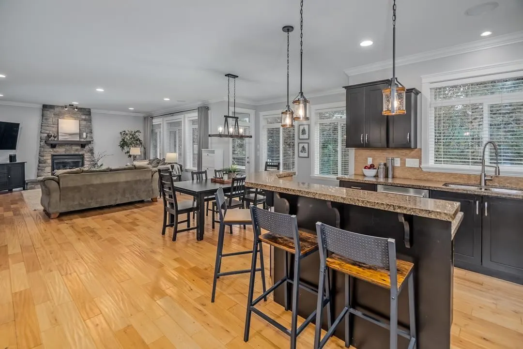 35588 Angus Crescent
