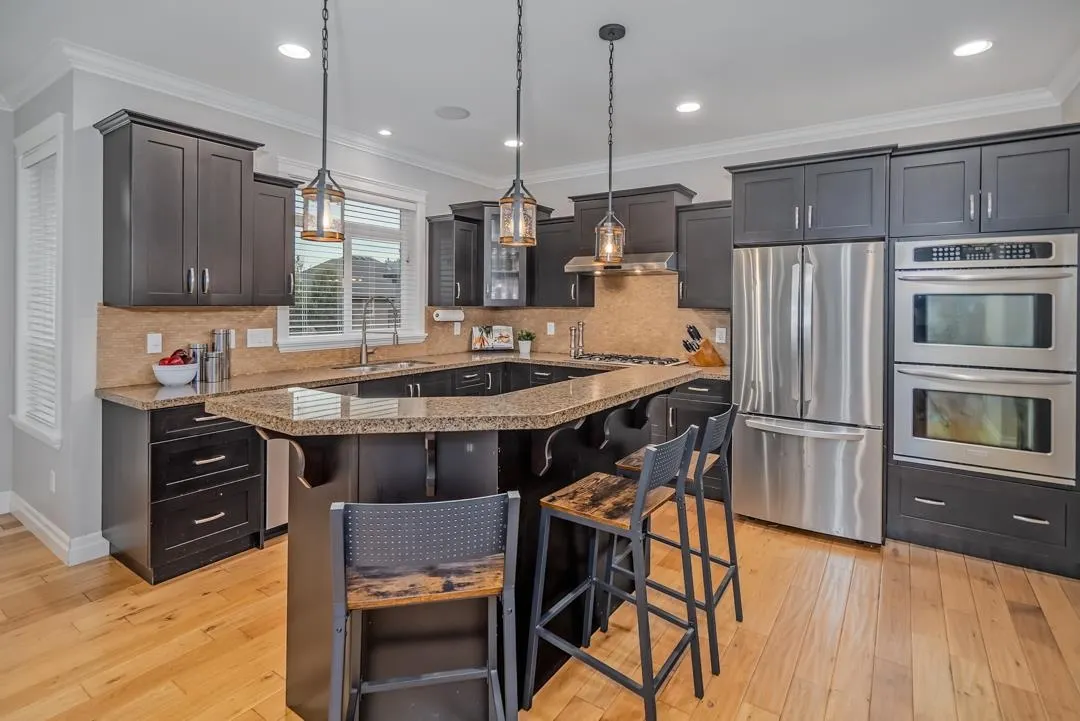 35588 Angus Crescent