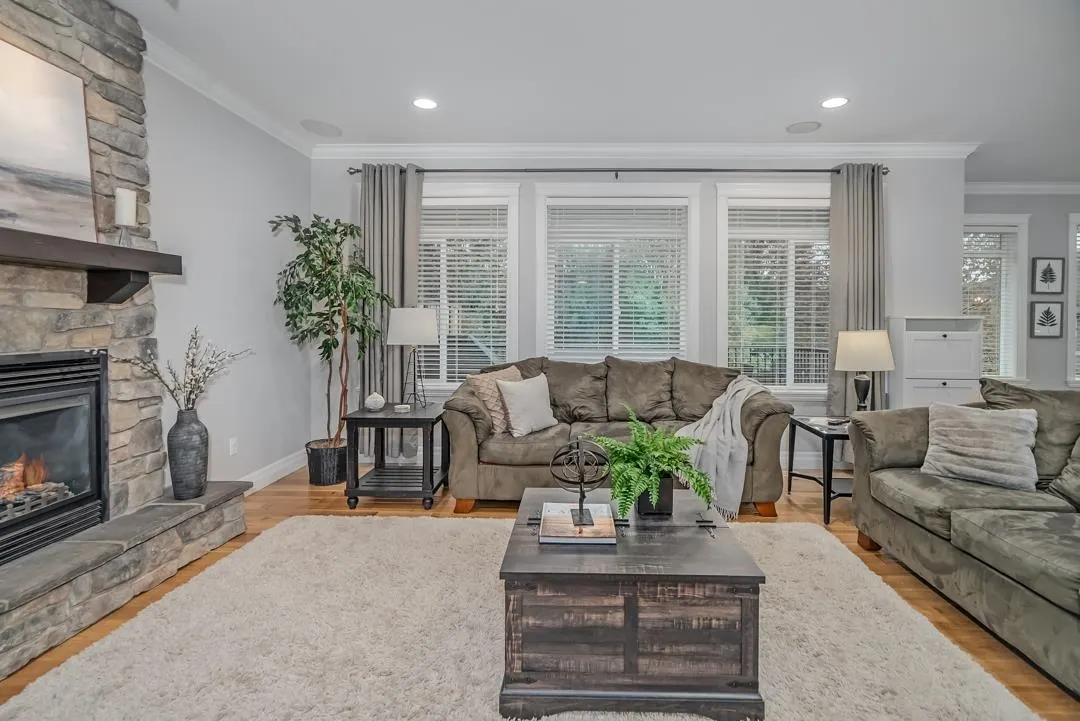 35588 Angus Crescent