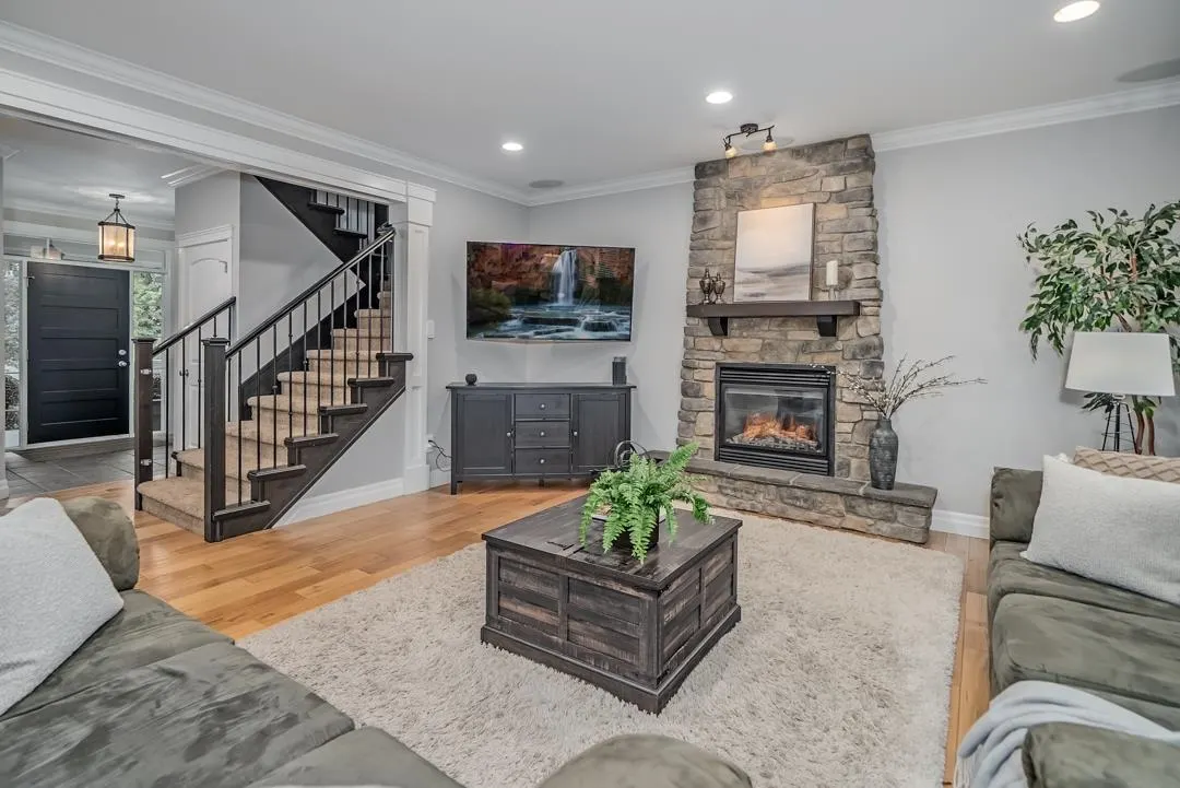 35588 Angus Crescent
