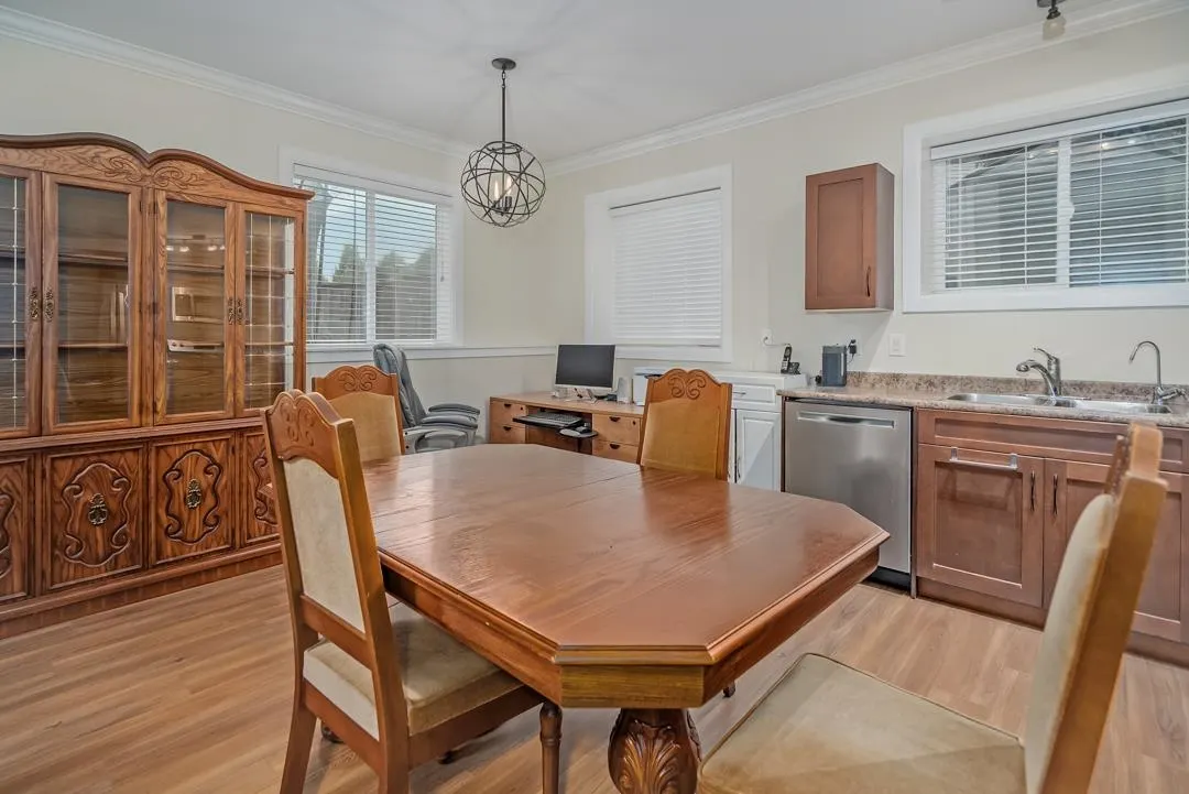 35588 Angus Crescent