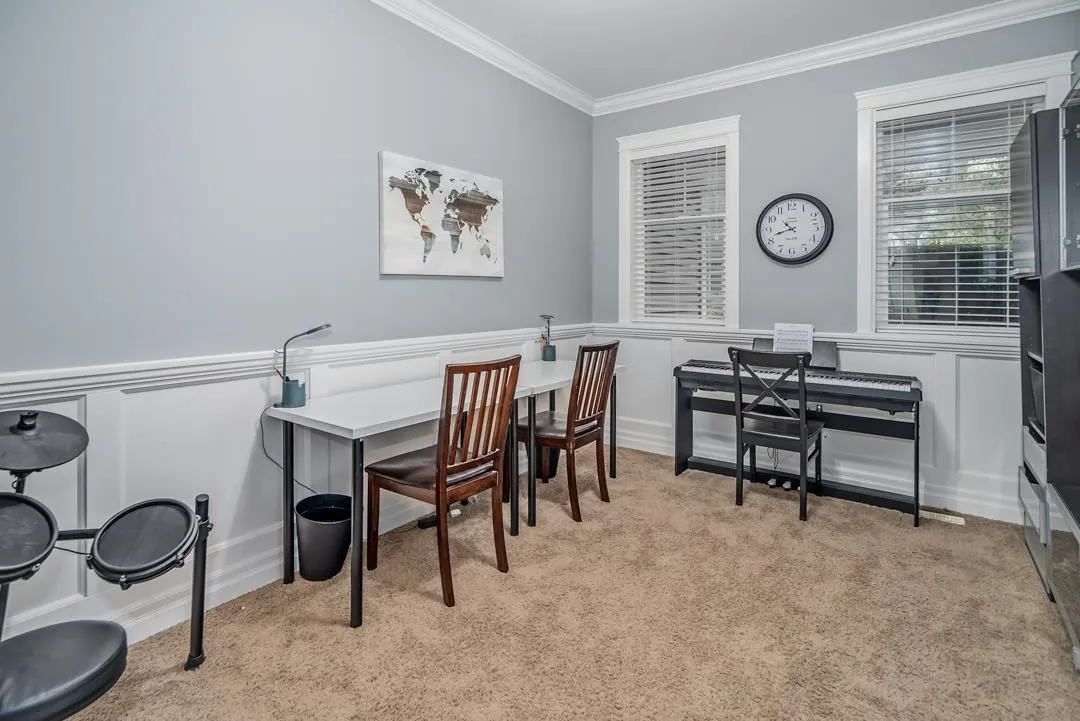 35588 Angus Crescent