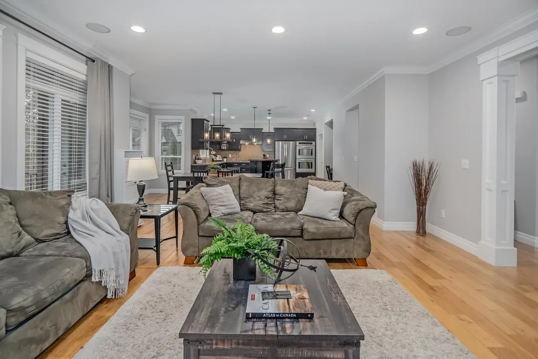35588 Angus Crescent