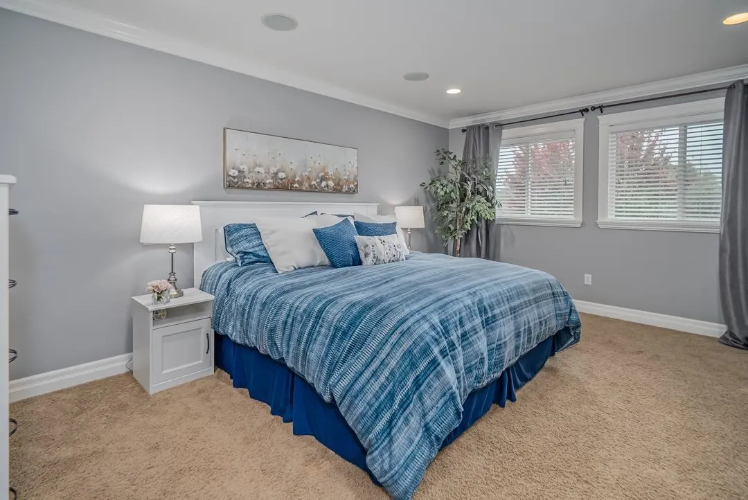 35588 Angus Crescent