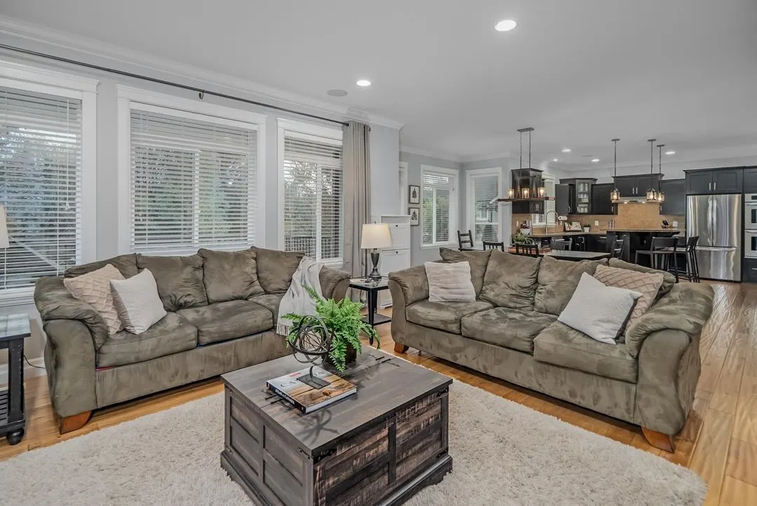 35588 Angus Crescent