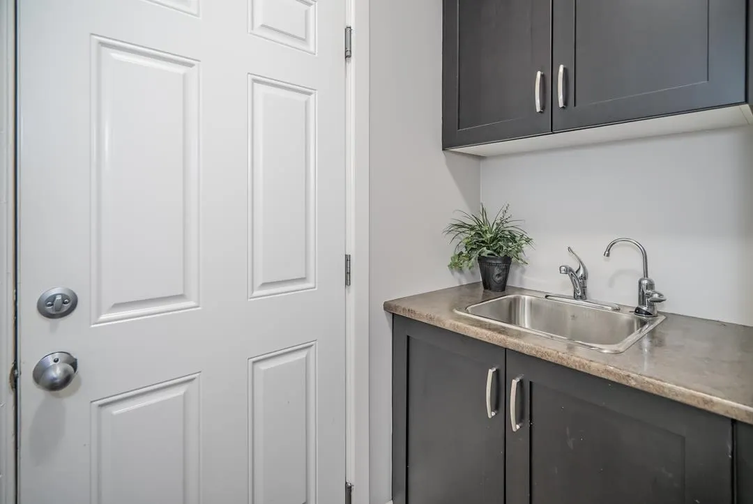 35588 Angus Crescent