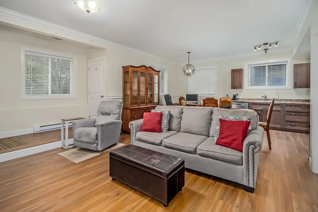 35588 Angus Crescent