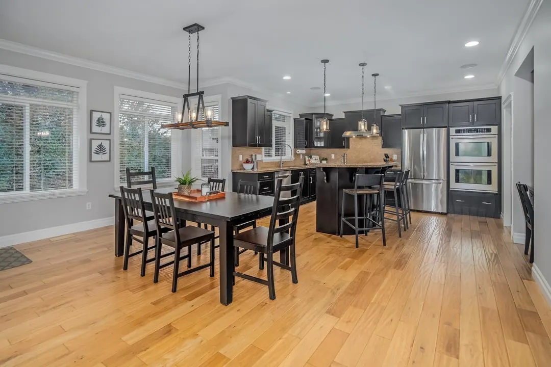 35588 Angus Crescent