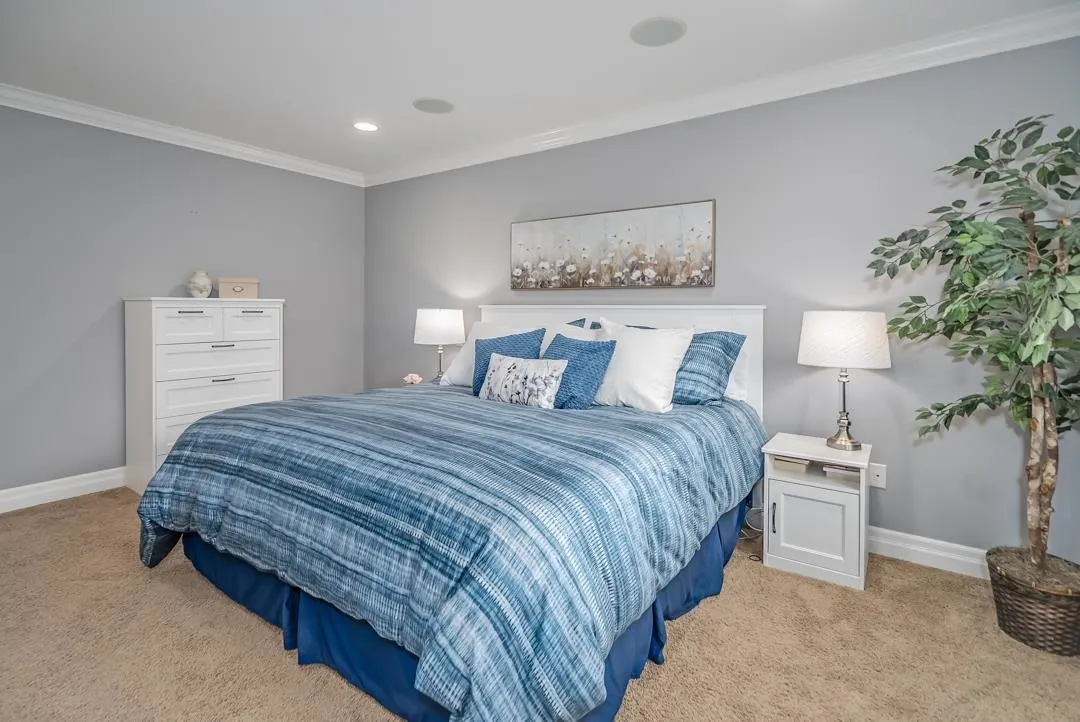 35588 Angus Crescent