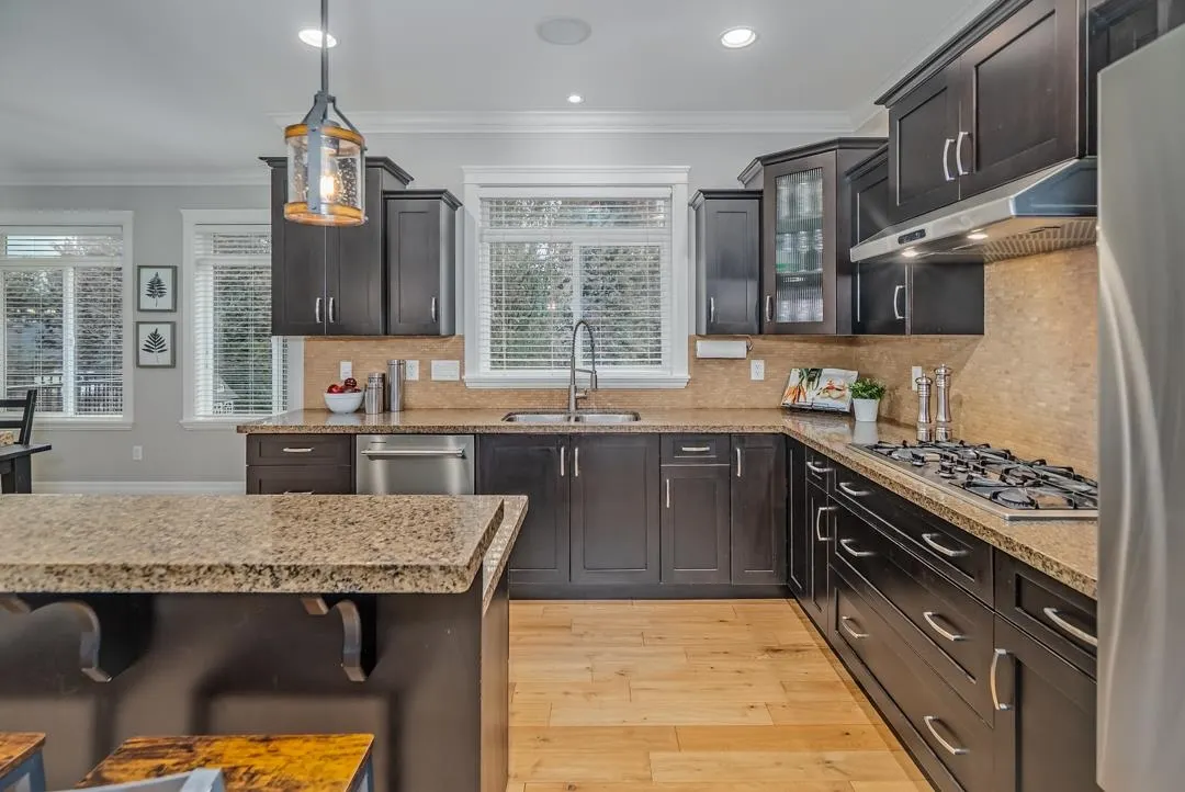 35588 Angus Crescent