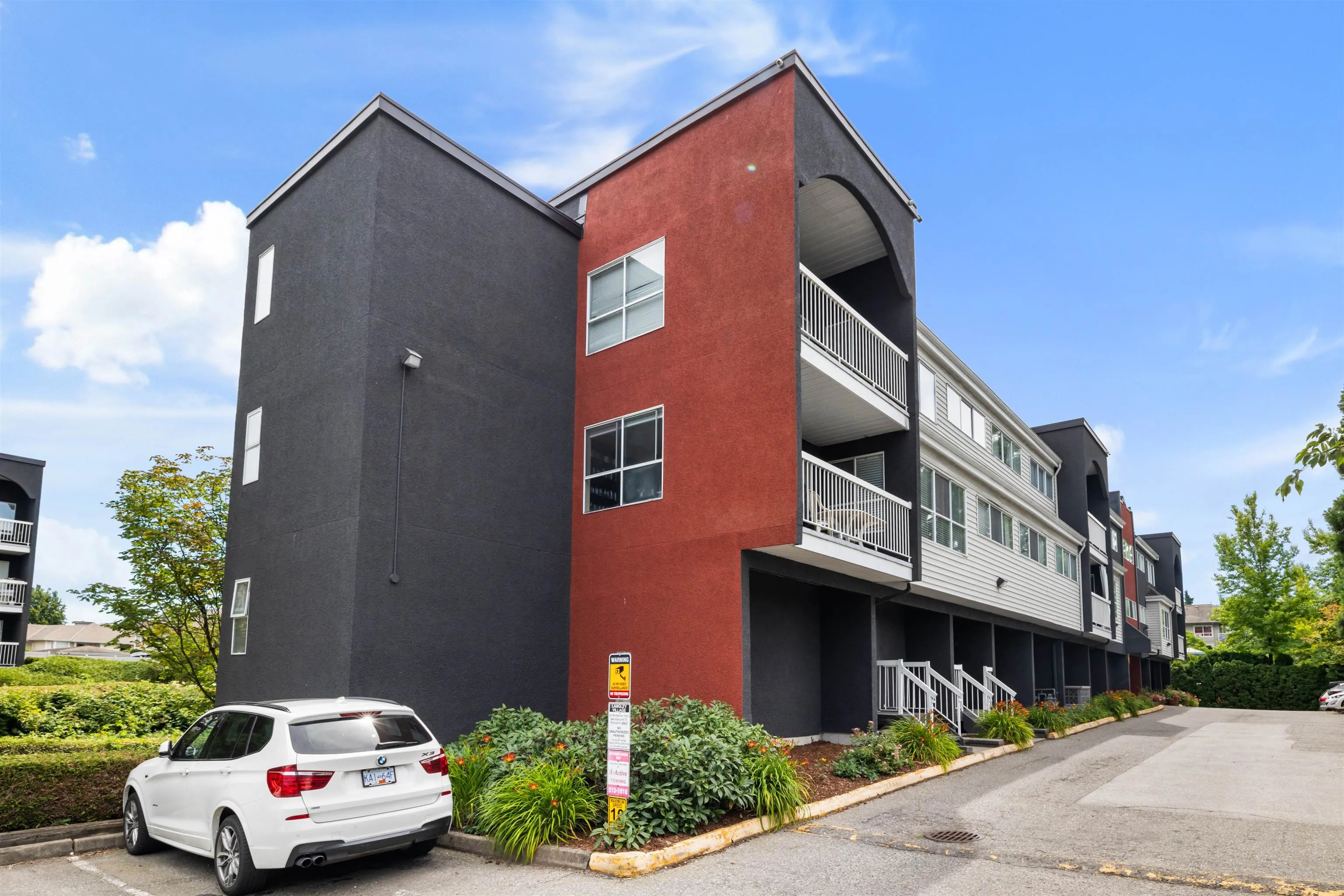 4 5664 200 Street