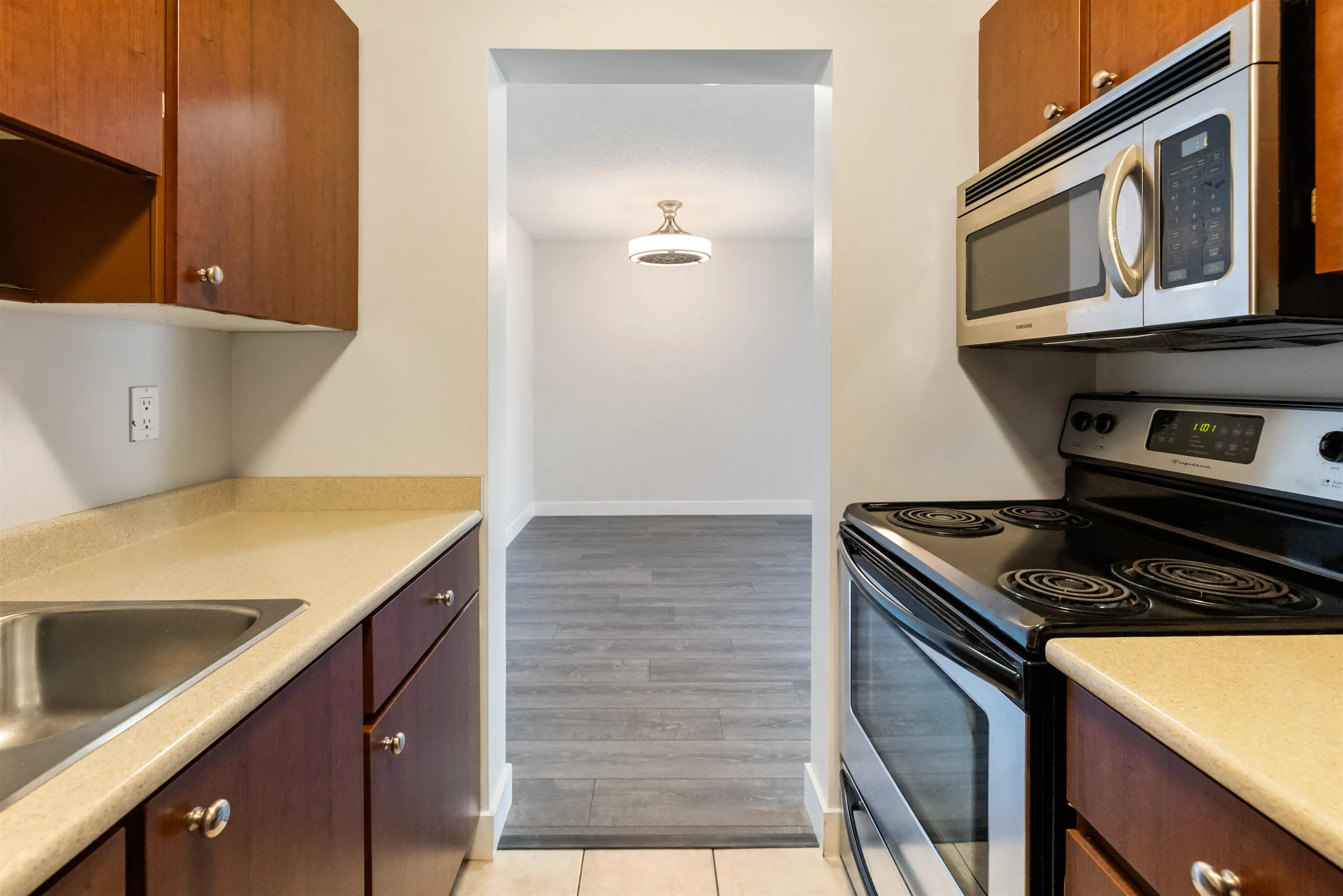 4 5664 200 Street