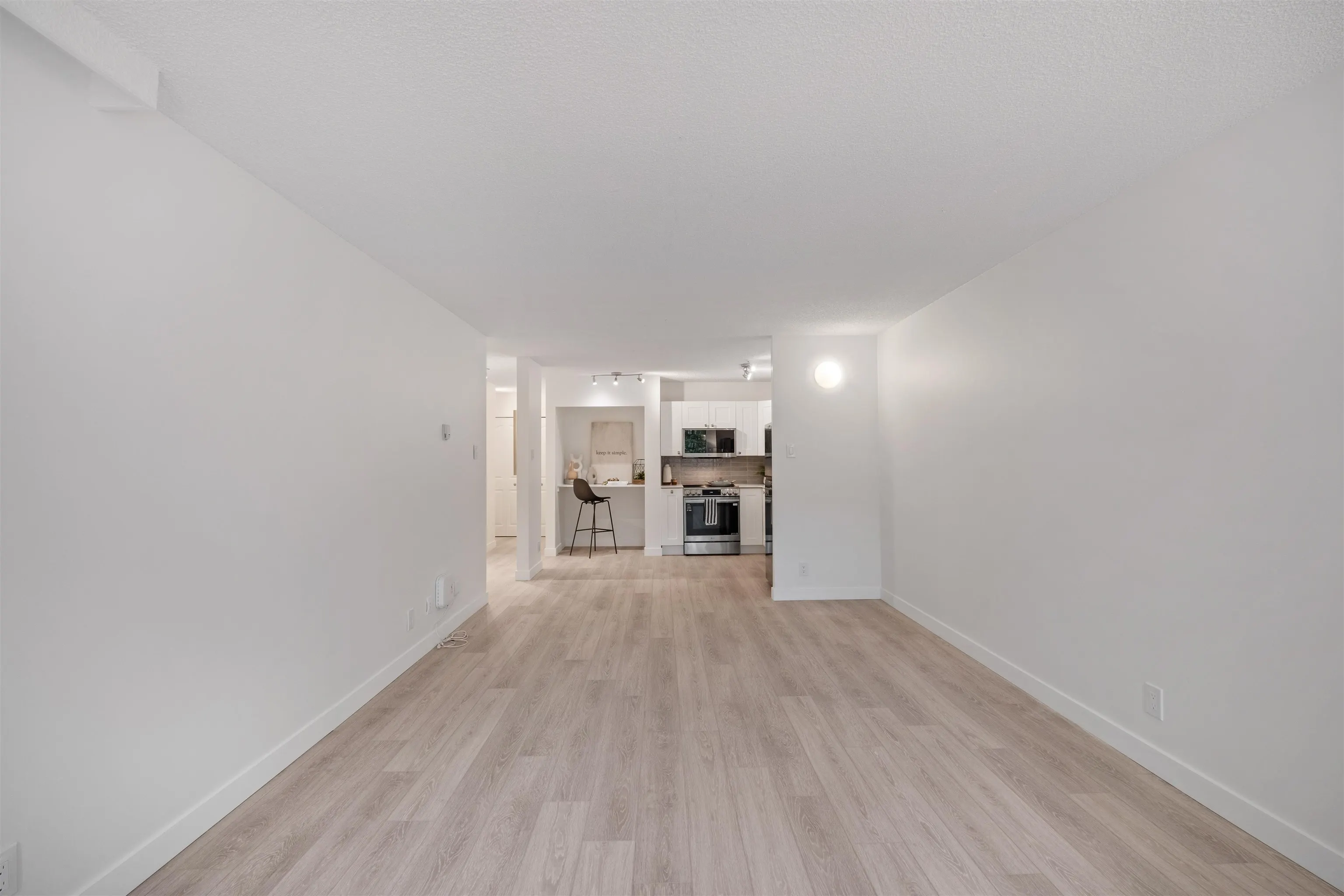 201 2012 Fullerton Avenue