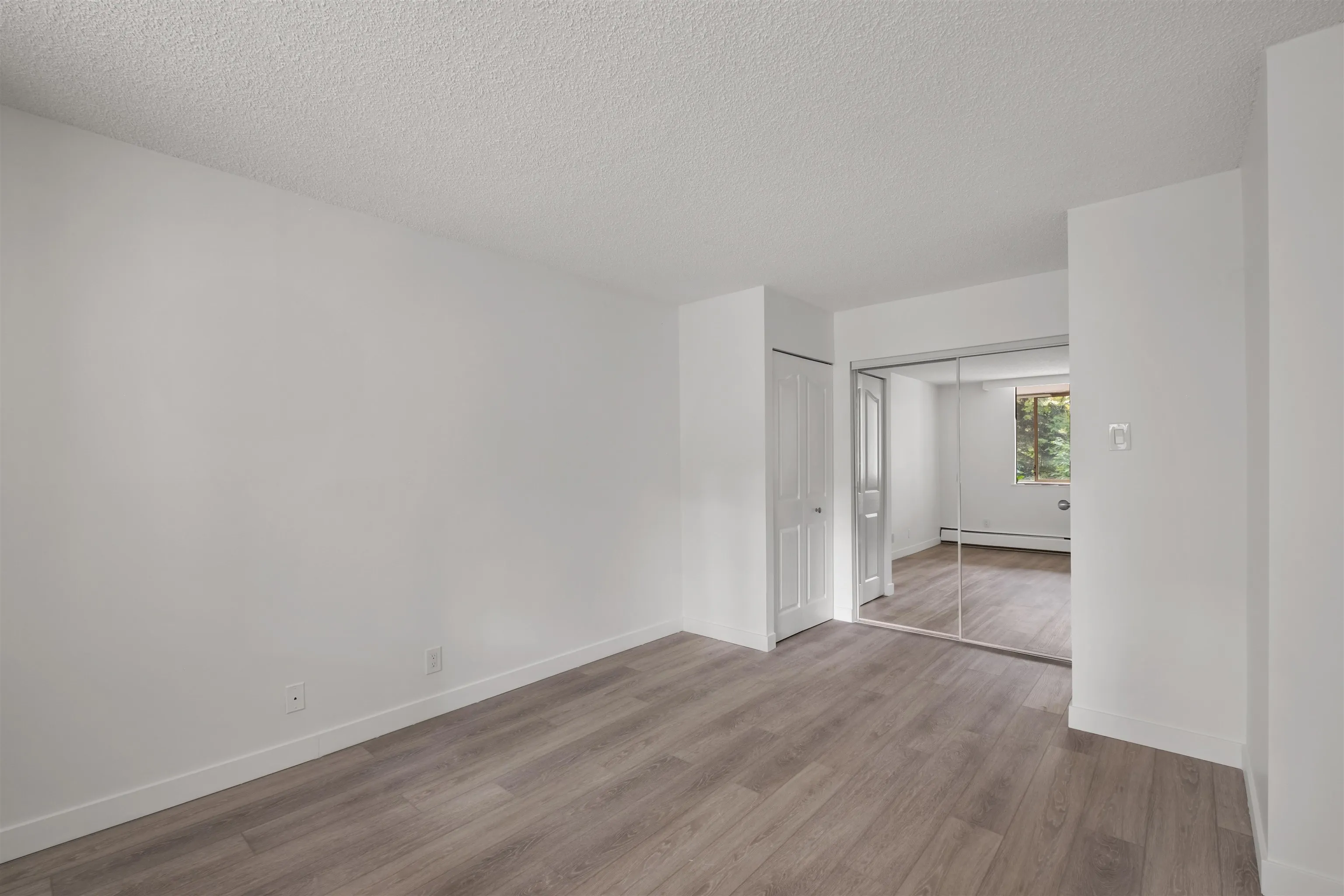 201 2012 Fullerton Avenue