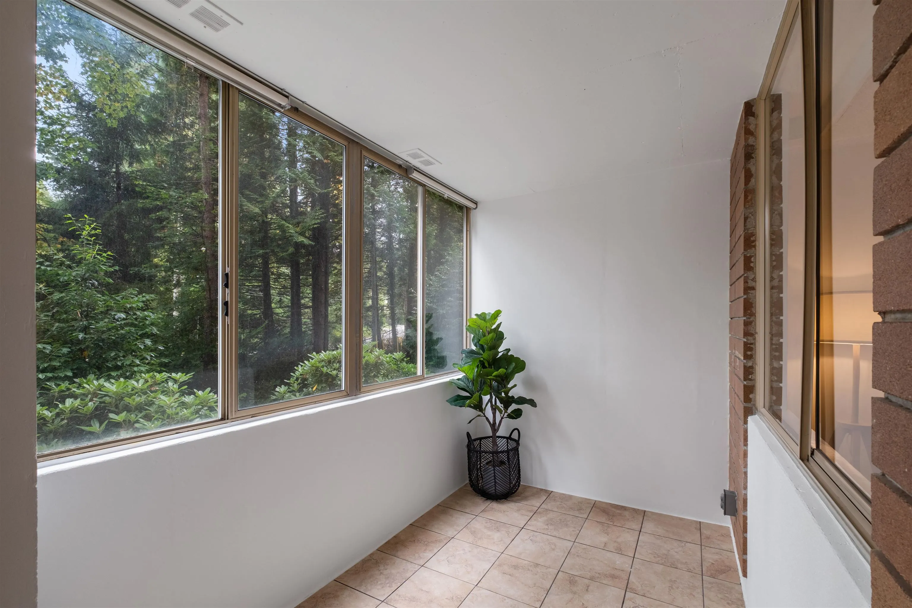 201 2012 Fullerton Avenue