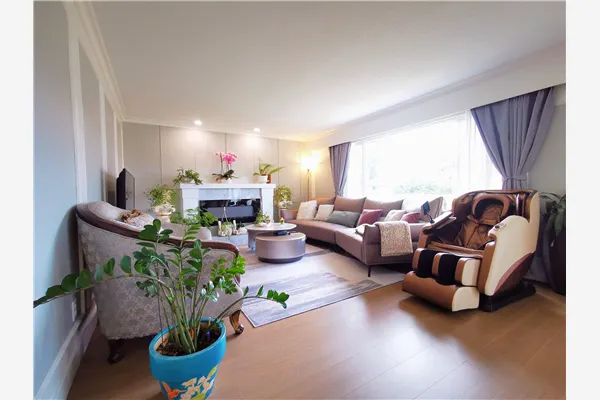 7460 Thormanby Crescent