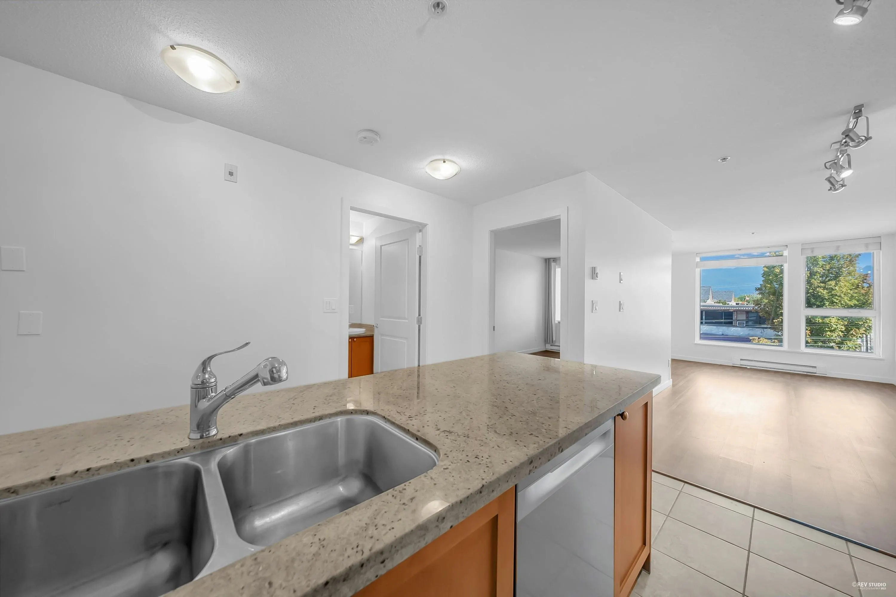 309 2636 E Hastings Street