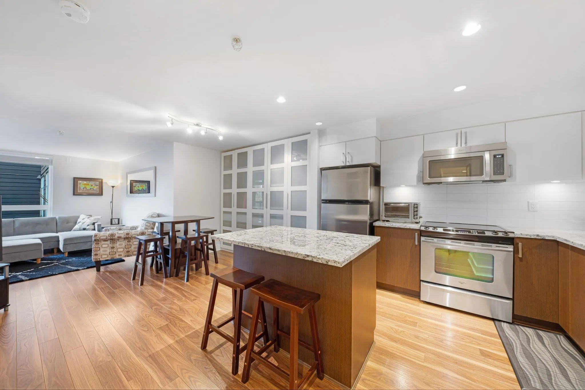 213 85 Eighth Avenue