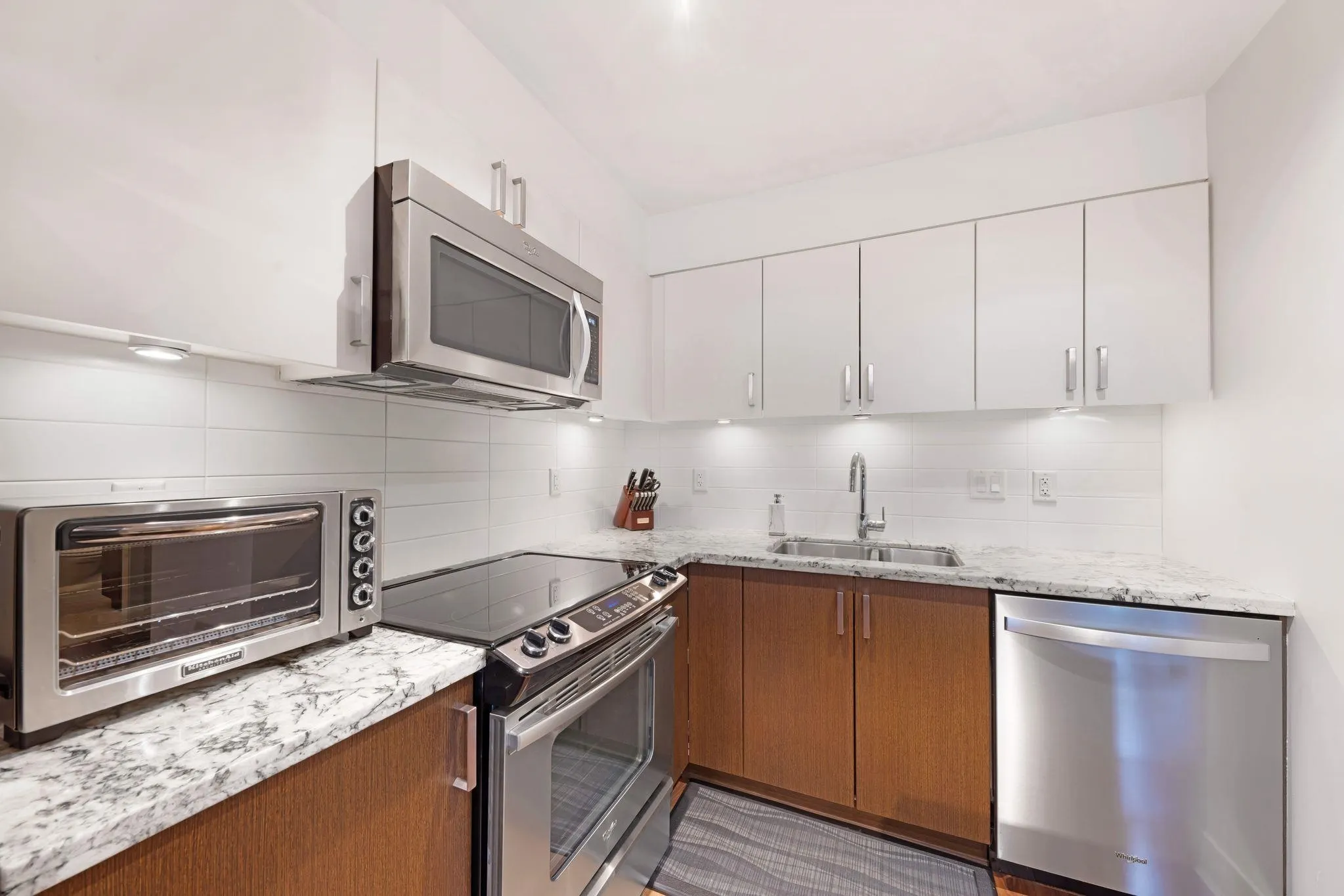 213 85 Eighth Avenue