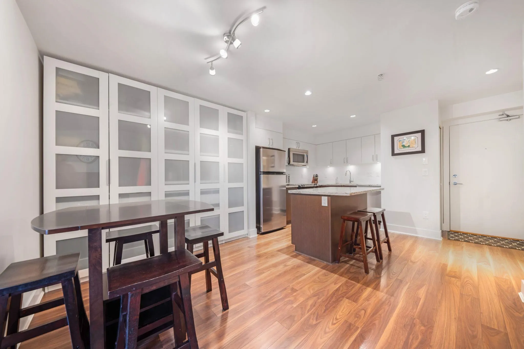 213 85 Eighth Avenue