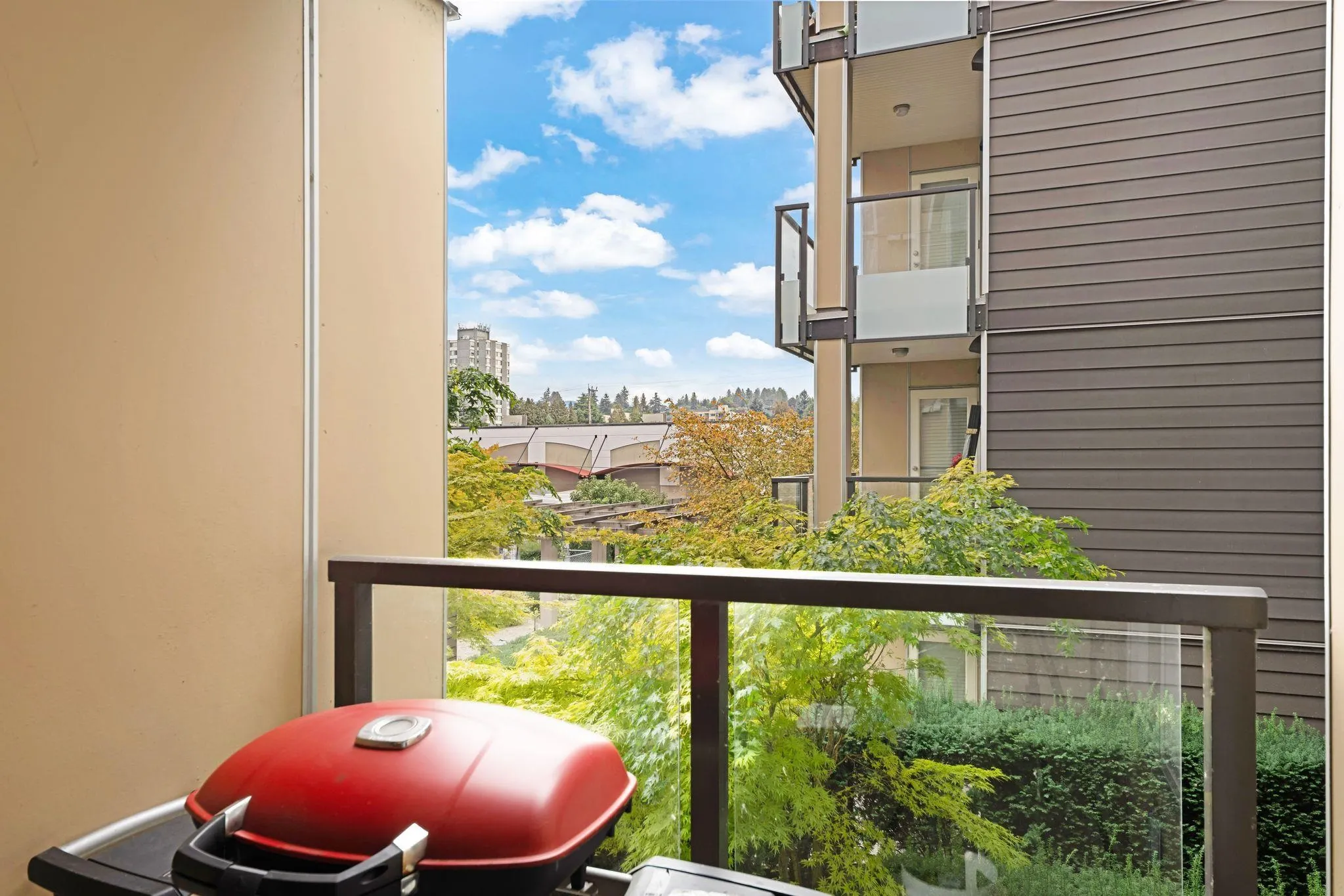 213 85 Eighth Avenue