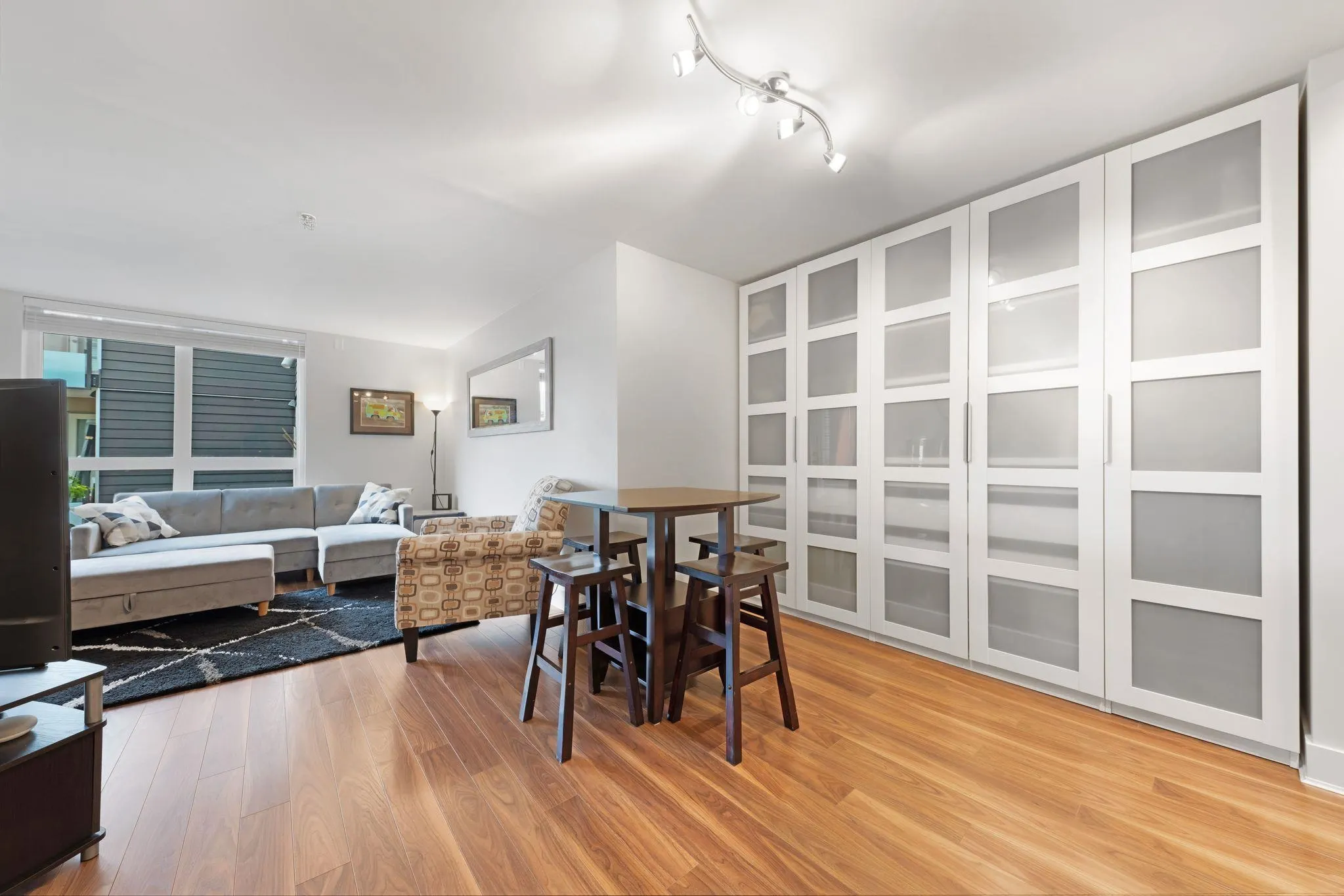 213 85 Eighth Avenue