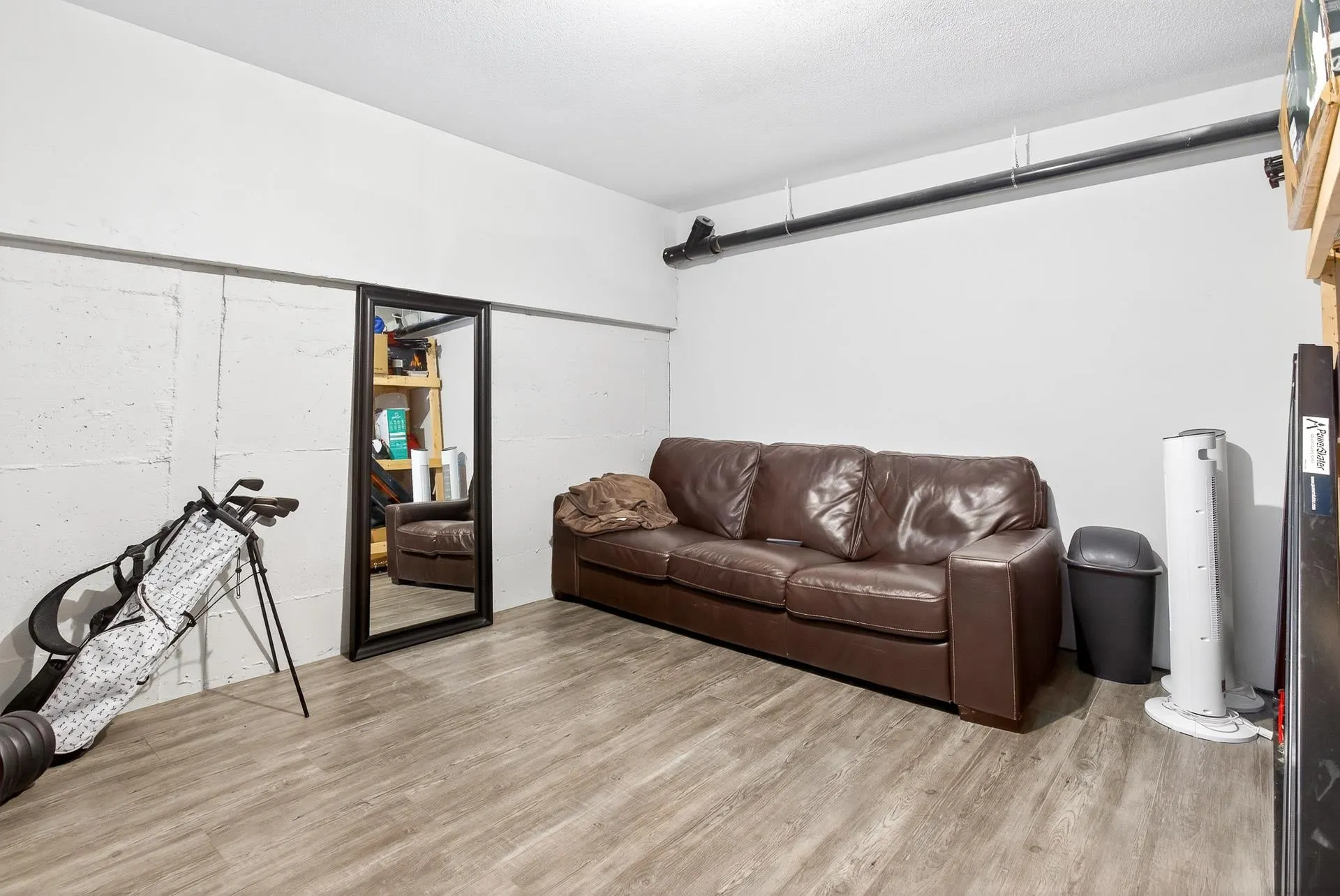 18 2927 Fremont Street