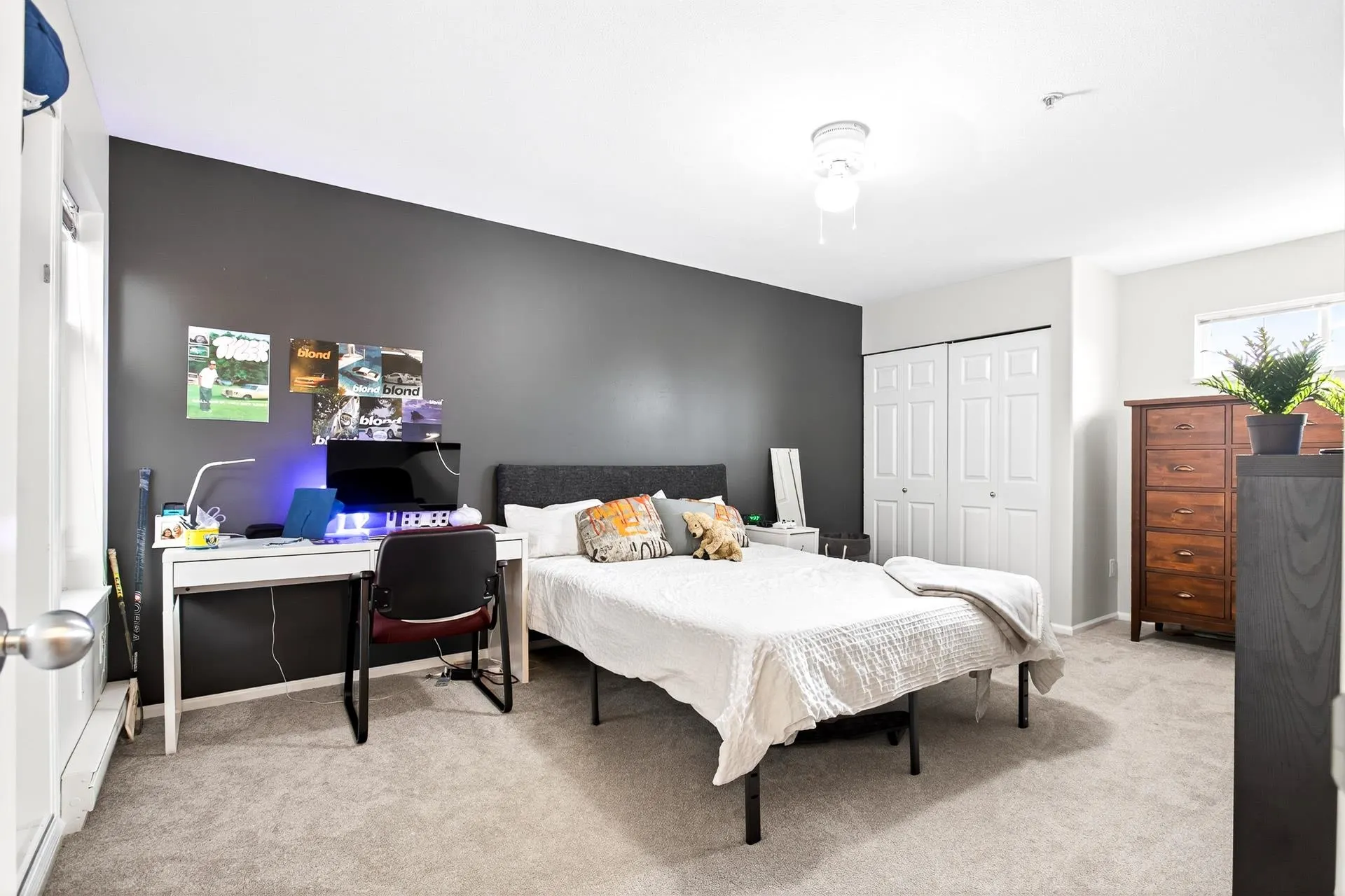 18 2927 Fremont Street