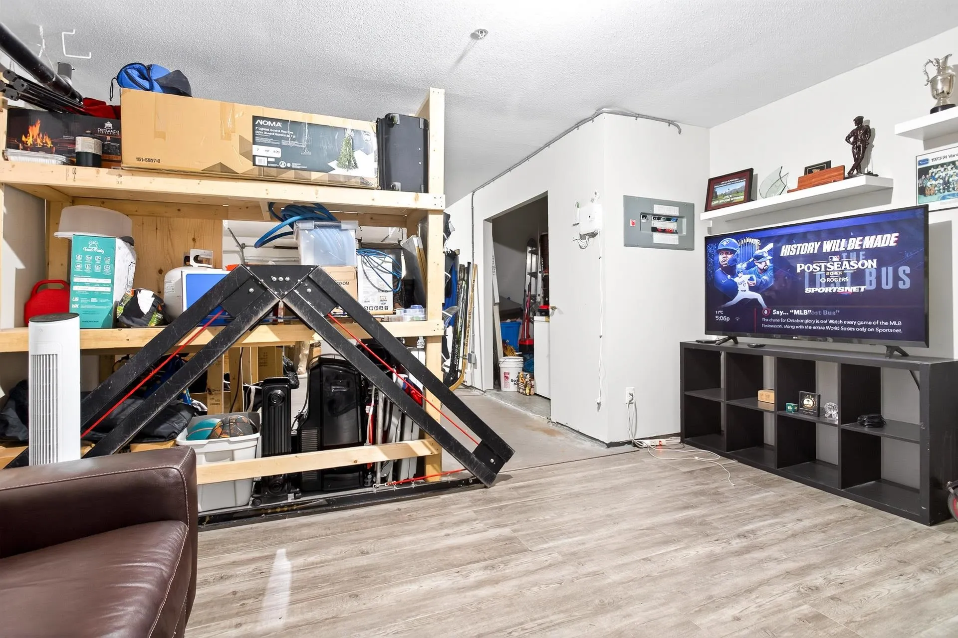 18 2927 Fremont Street