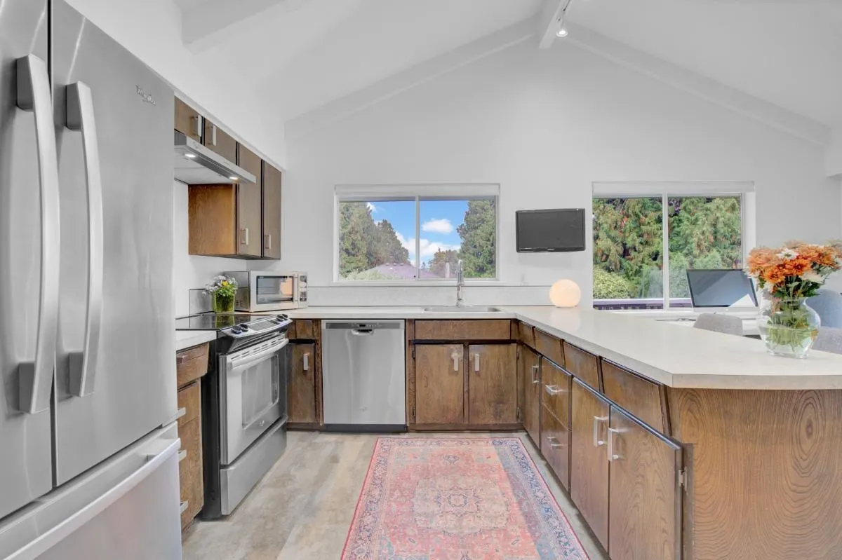 1038 Bayview Drive