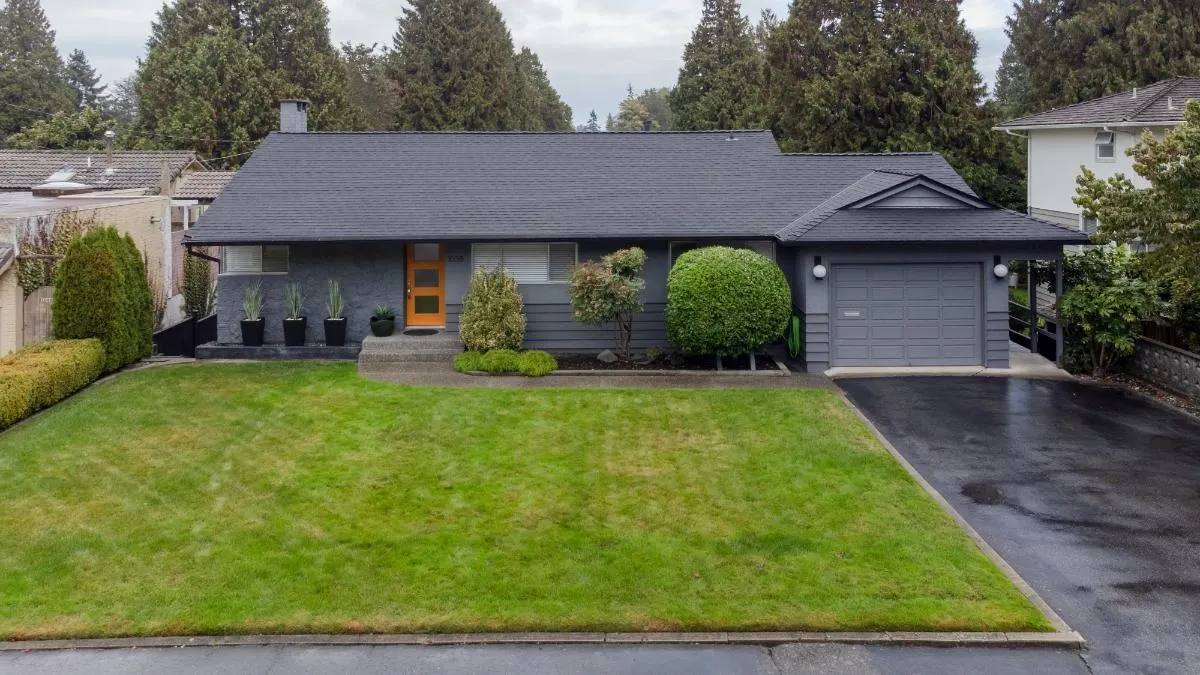 1038 Bayview Drive