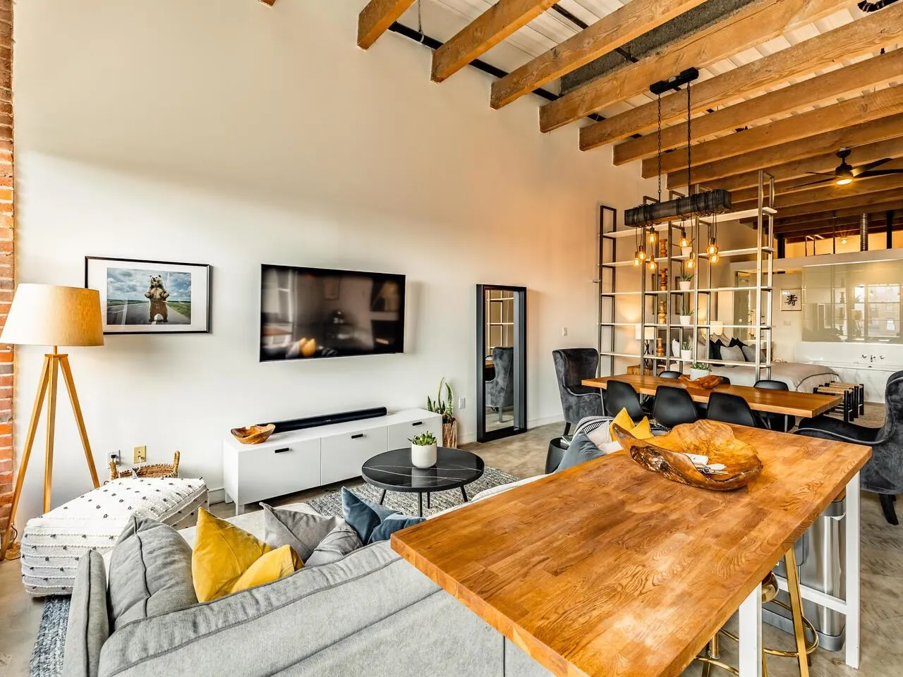 515 55 E Cordova Street