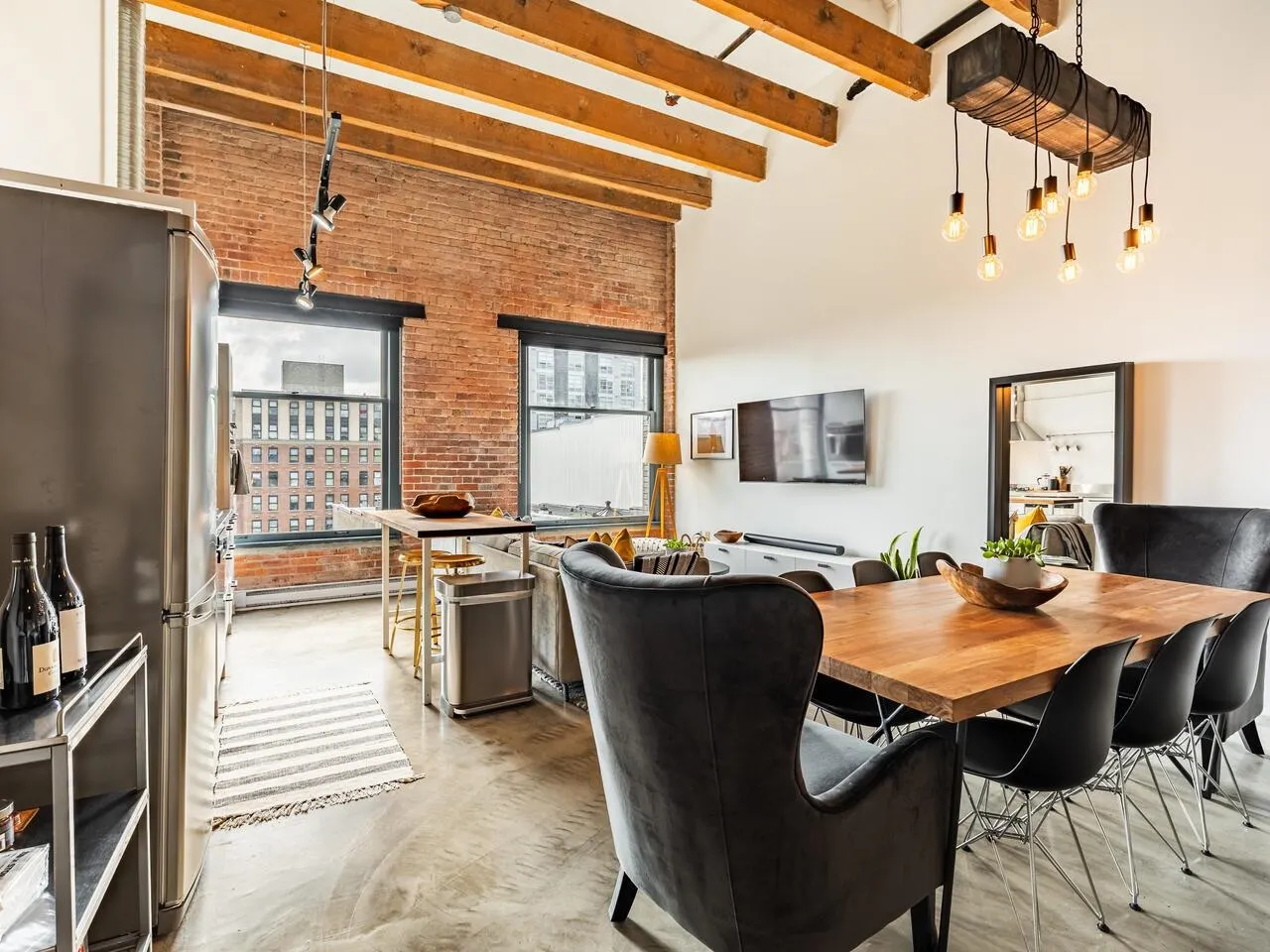 515 55 E Cordova Street
