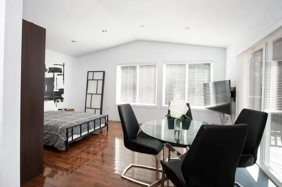 2568 The Boulevard