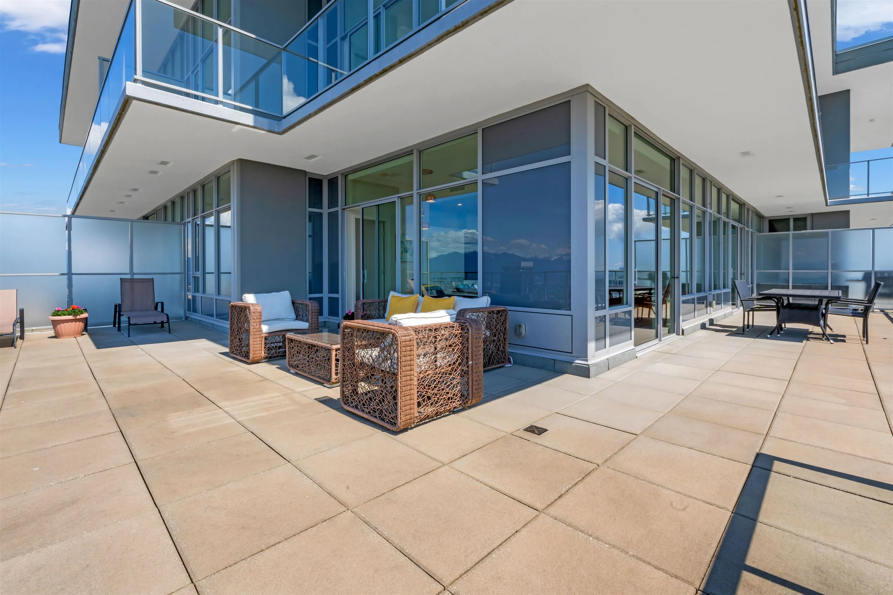 4003 6383 Mckay Avenue