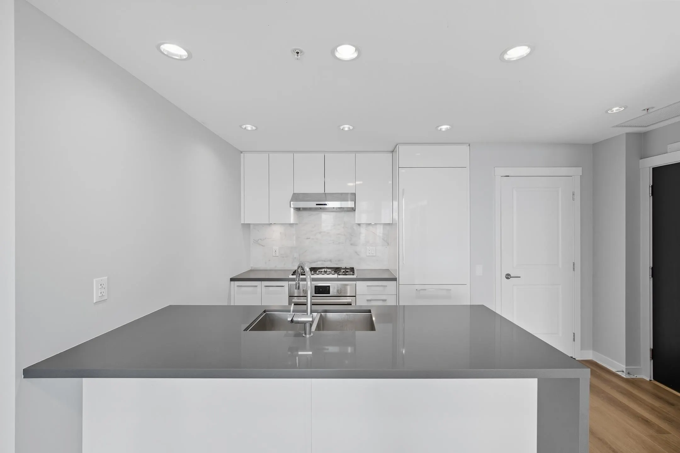 1906 5628 Birney Avenue
