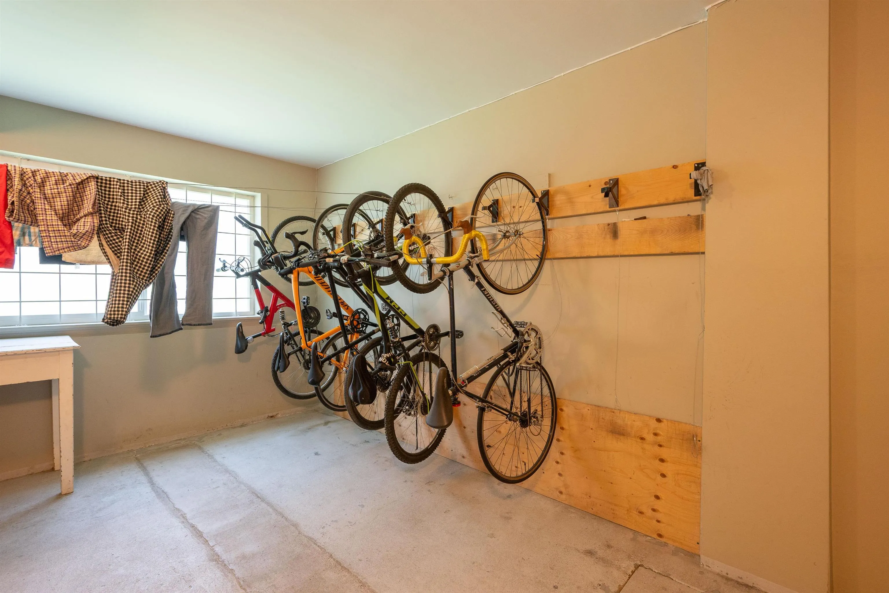 8 1235 W 10th Avenue