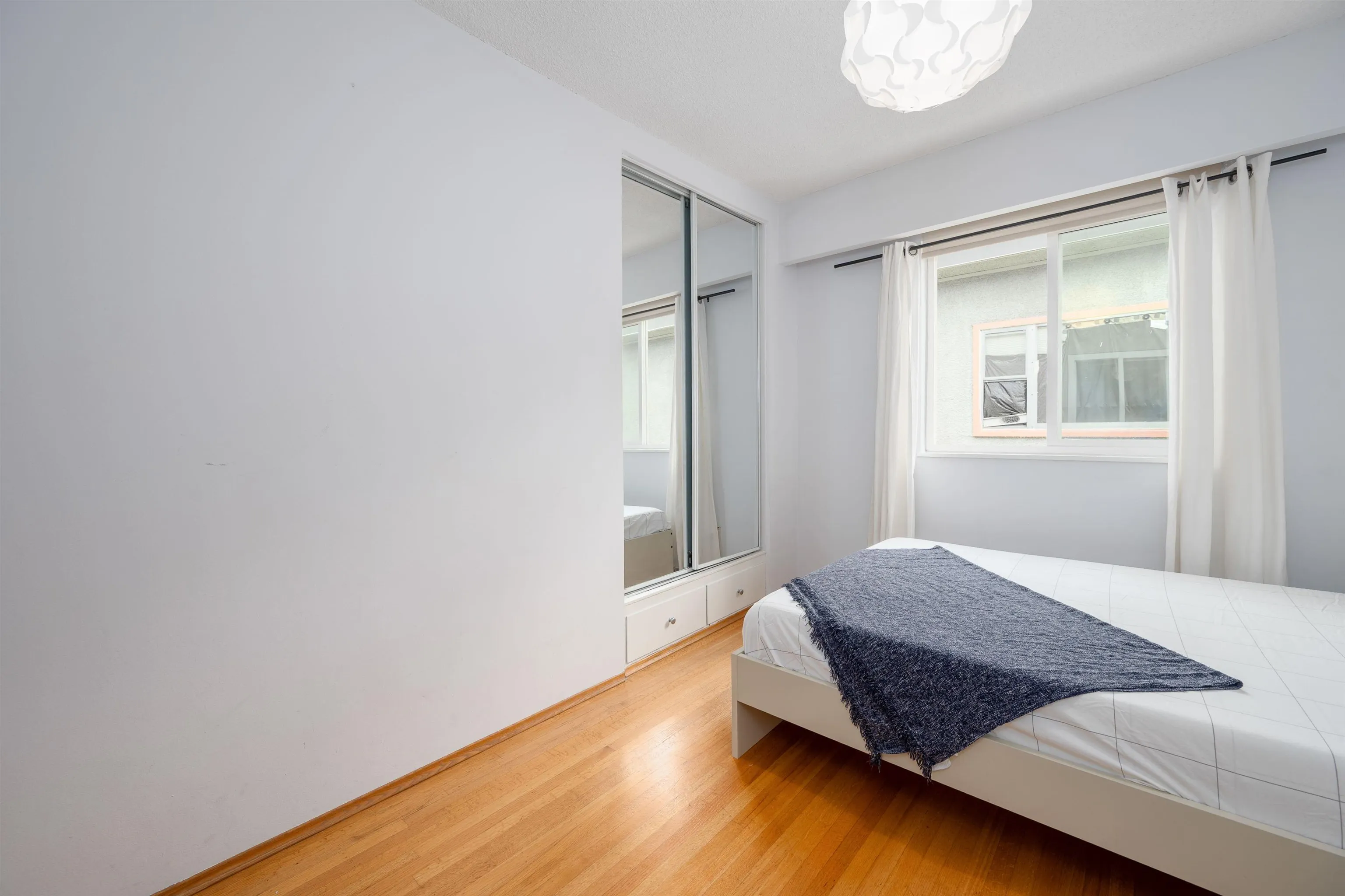 8 1235 W 10th Avenue