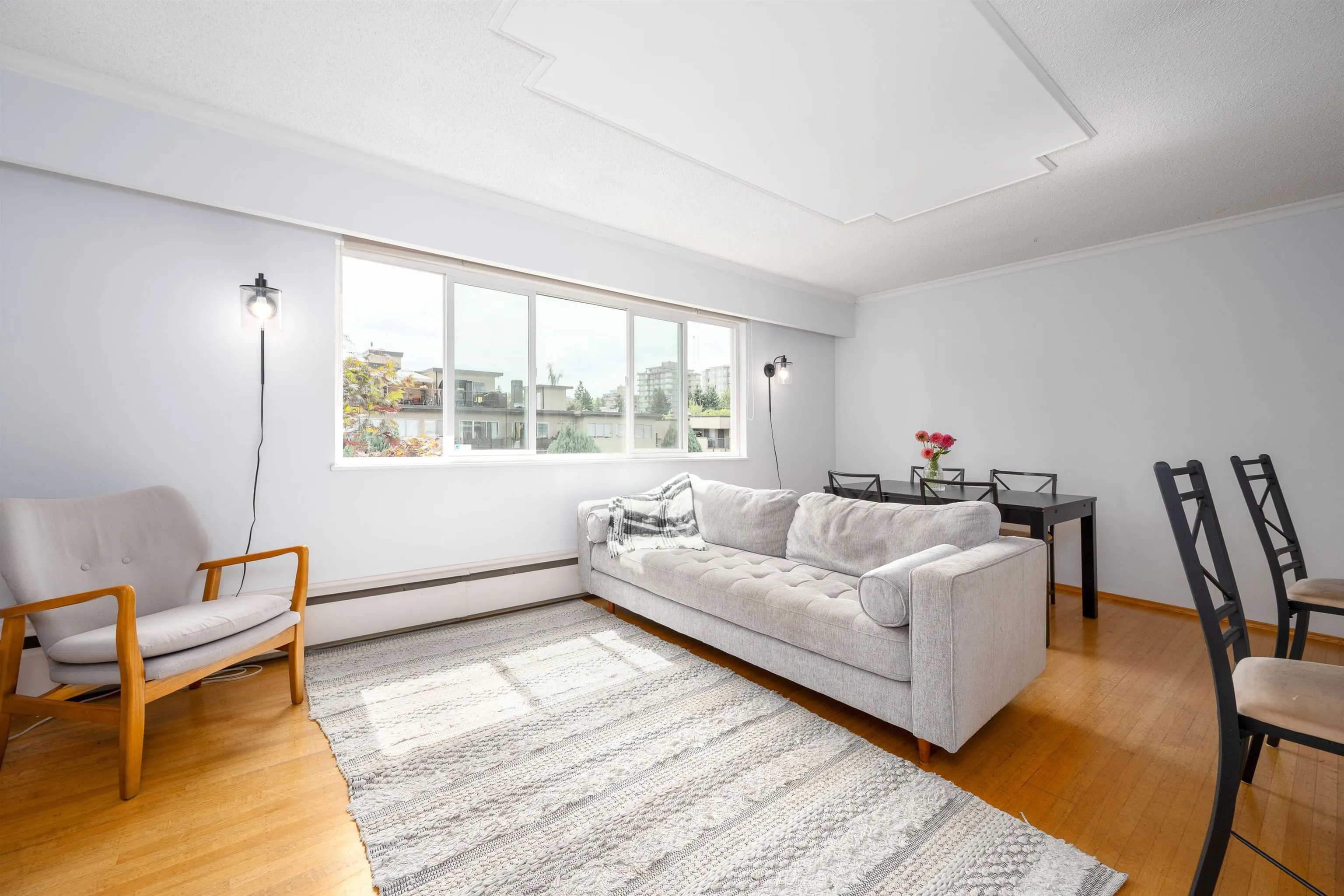 8 1235 W 10th Avenue