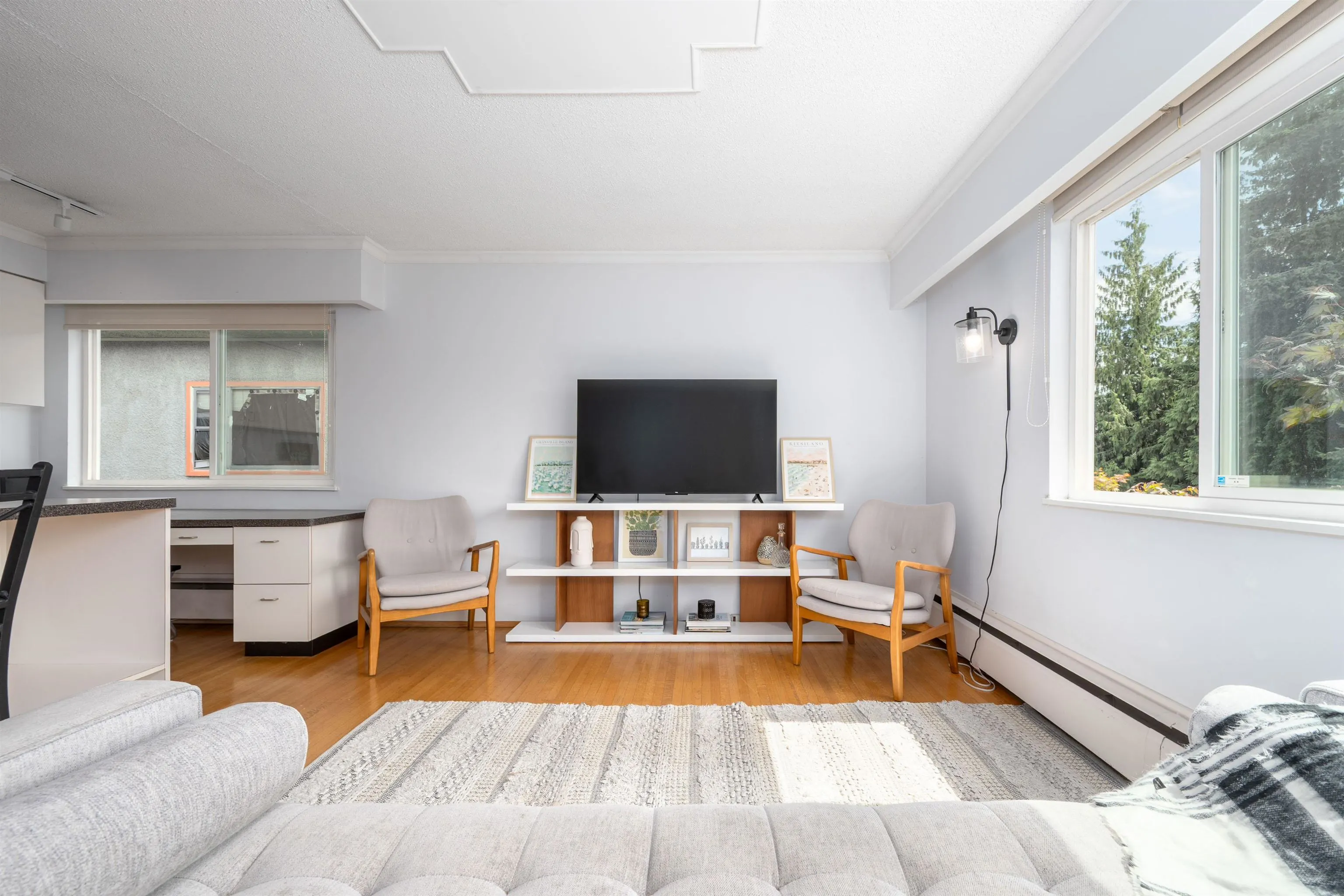 8 1235 W 10th Avenue