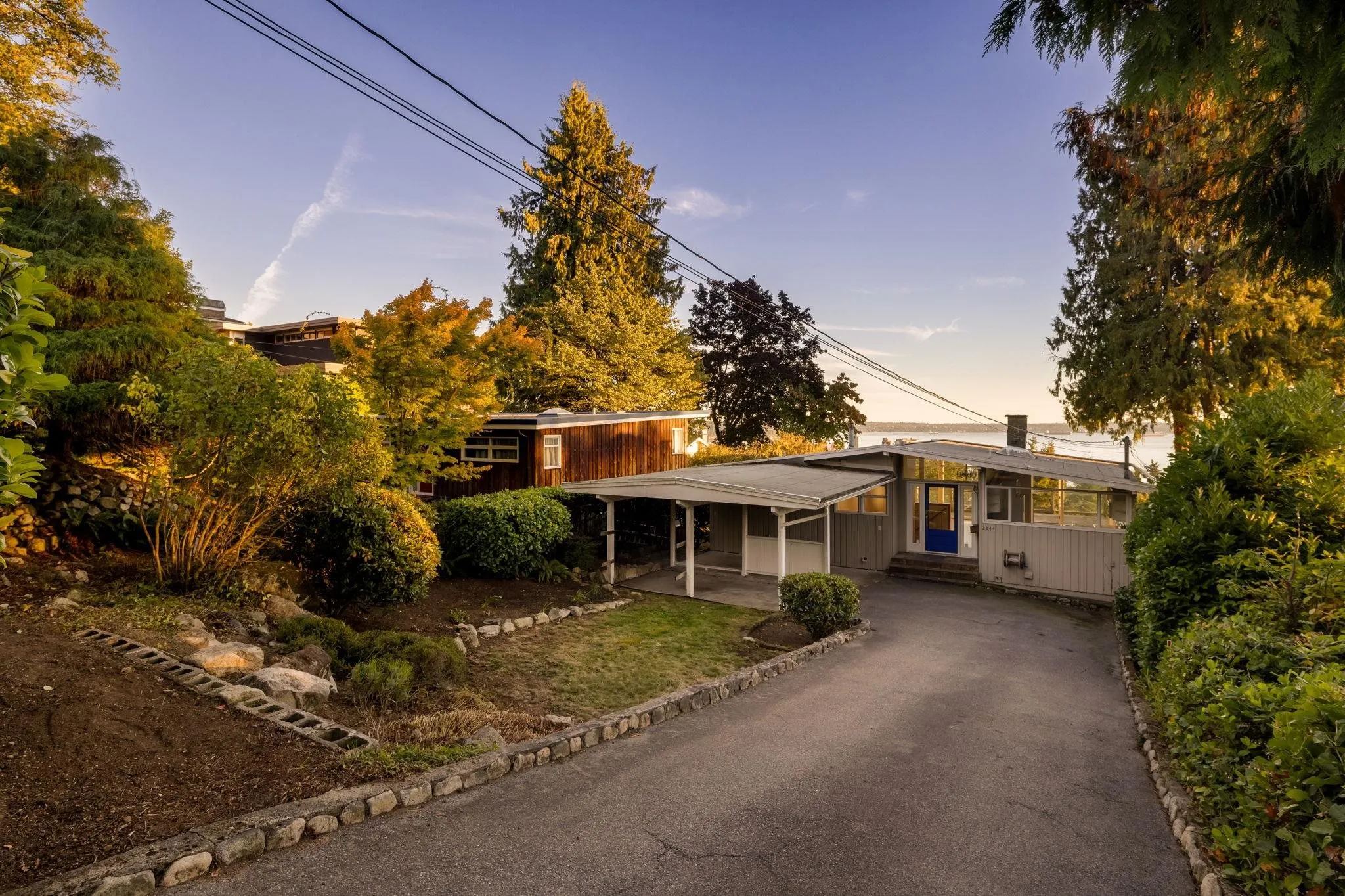 2344 Ottawa Avenue