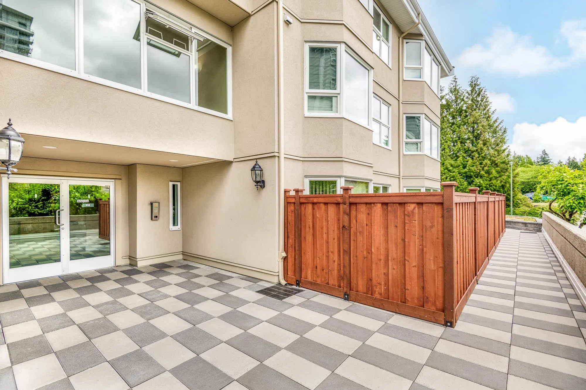 102 501 Cochrane Avenue