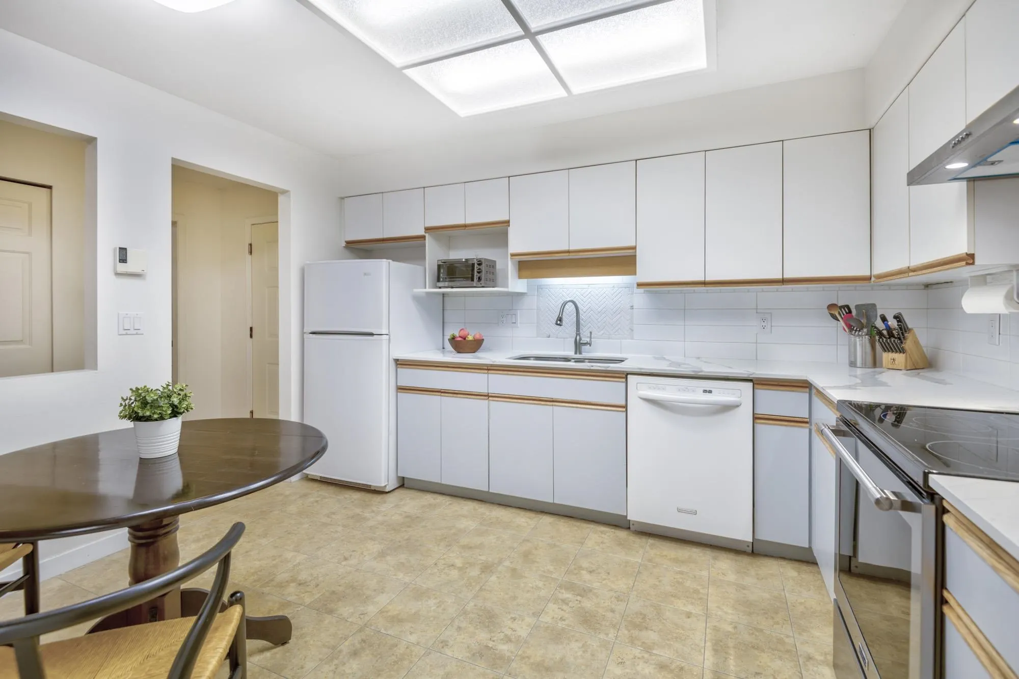102 501 Cochrane Avenue